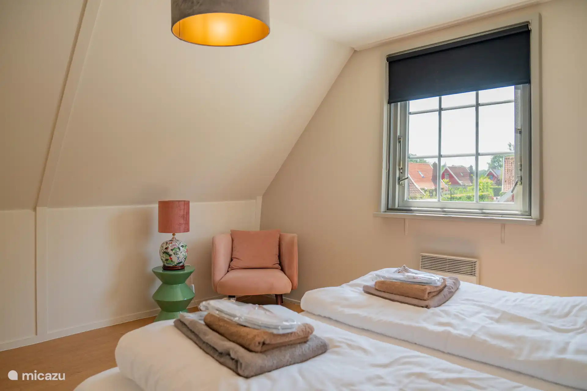 Das zweite Schlafzimmer mit eigenem Waschbecken