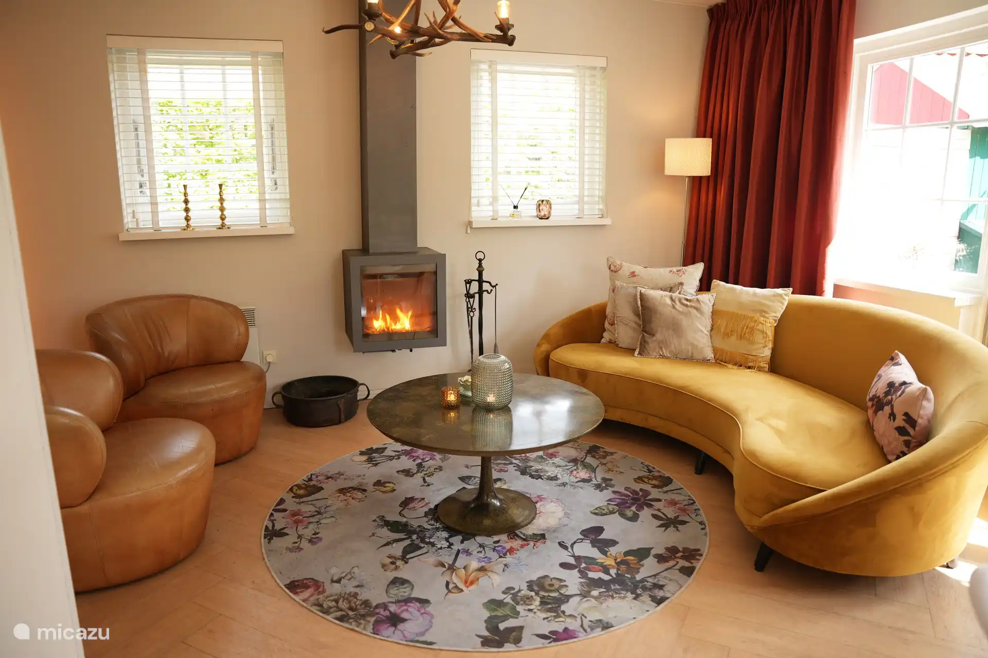 Openhaard in de woonkamer van de Notenboom