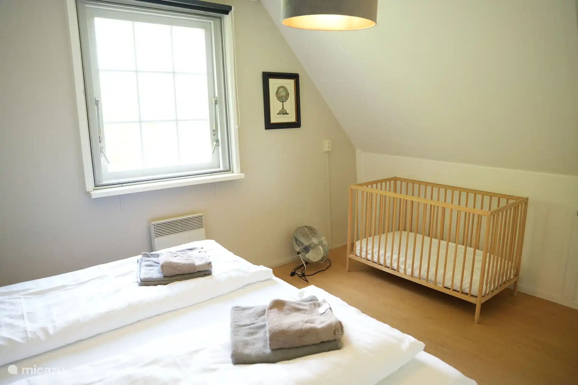 Slaapkamer met kinderbed