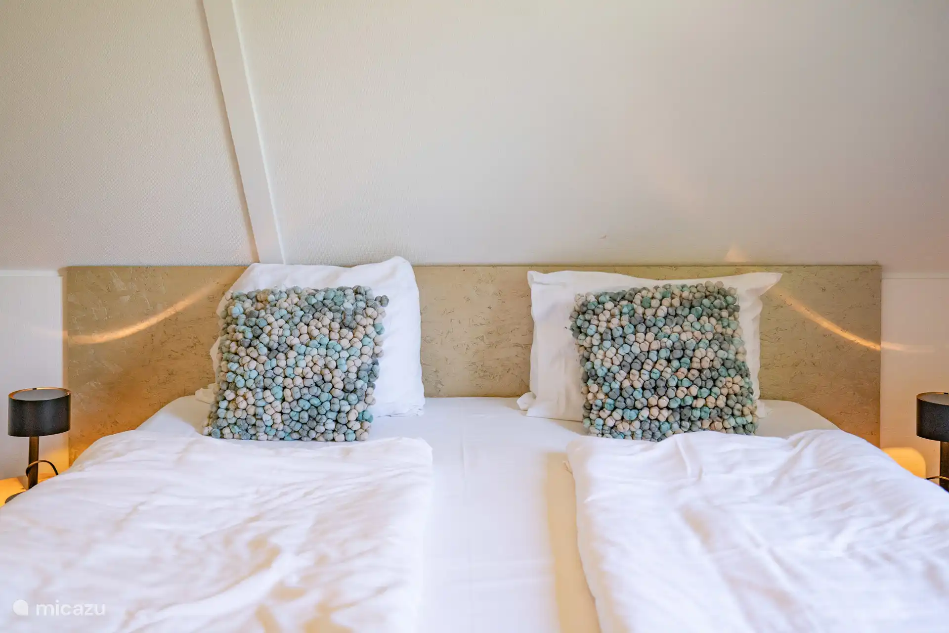 Das dritte Schlafzimmer mit Doppelboxspring und Feldbett