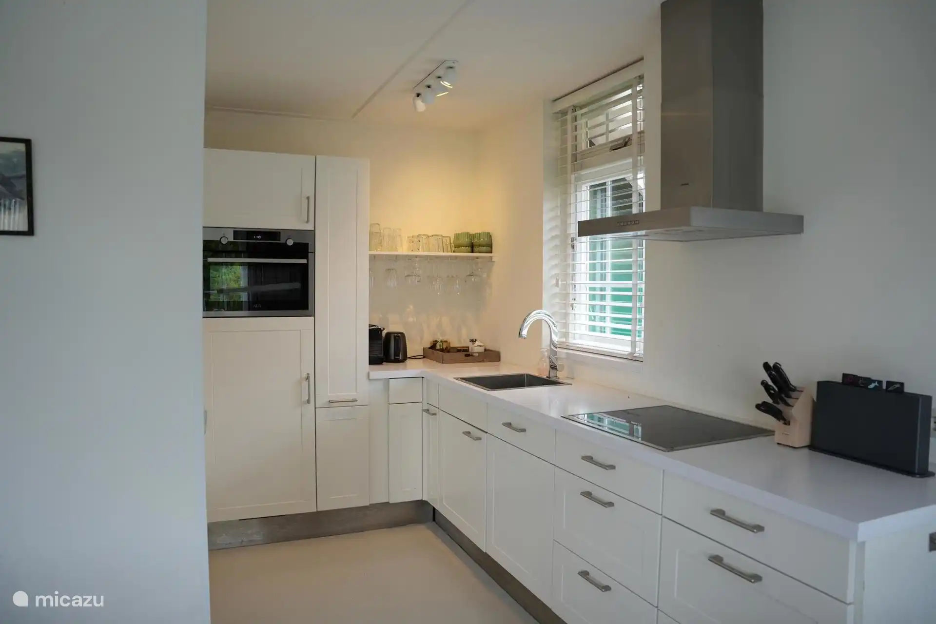 Moderne keuken voorzien van alle gemakken 