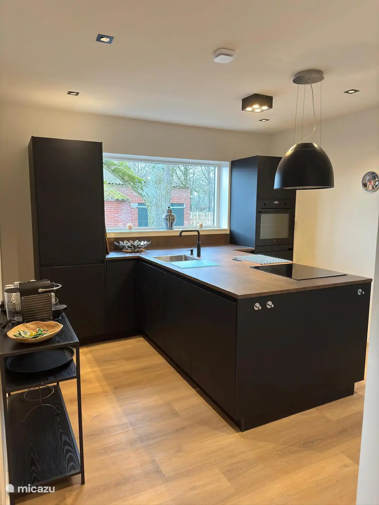 Grote keuken voorzien van alle gemakken