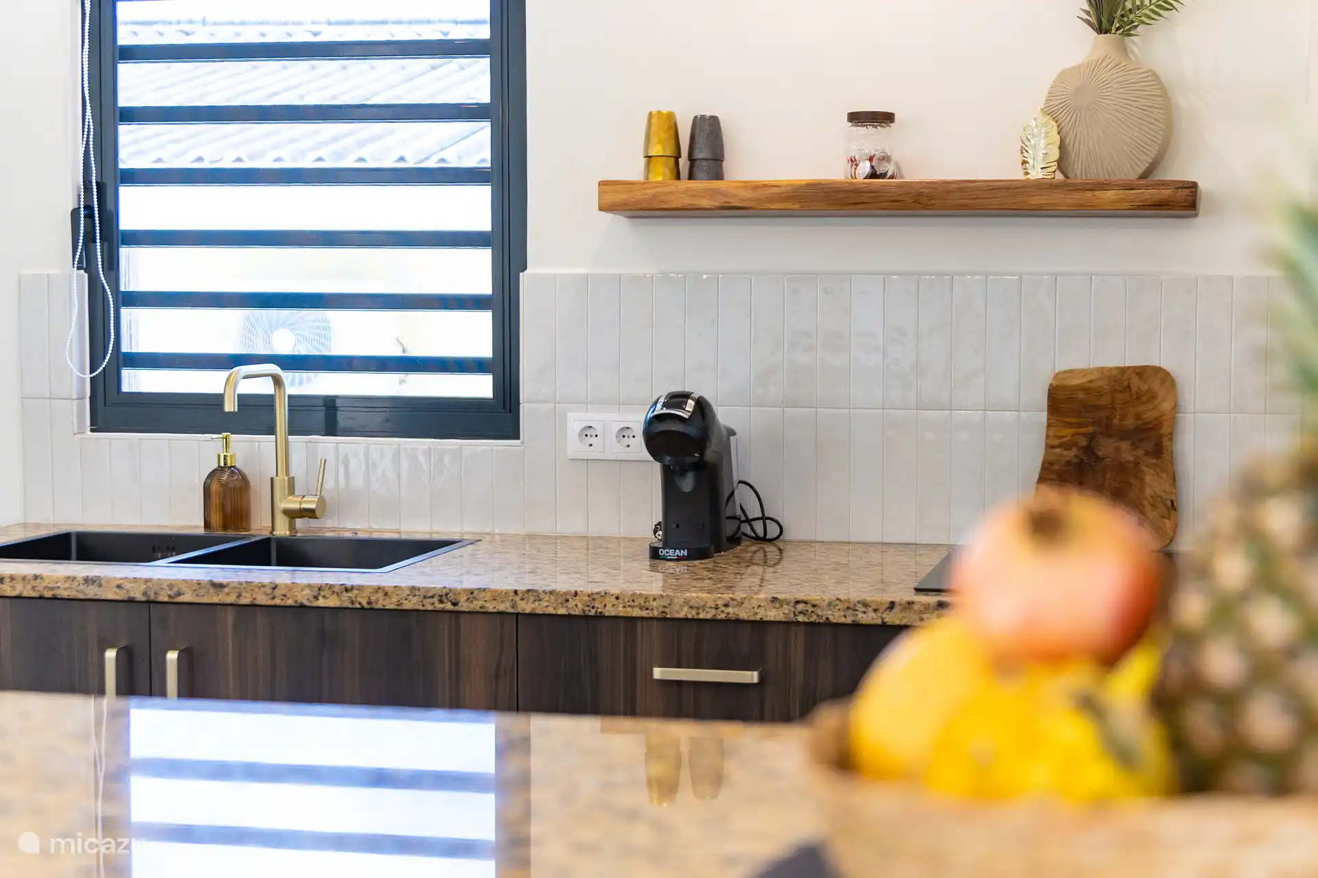 Keuken (Volledig ingericht incl afwasmachine en oven)