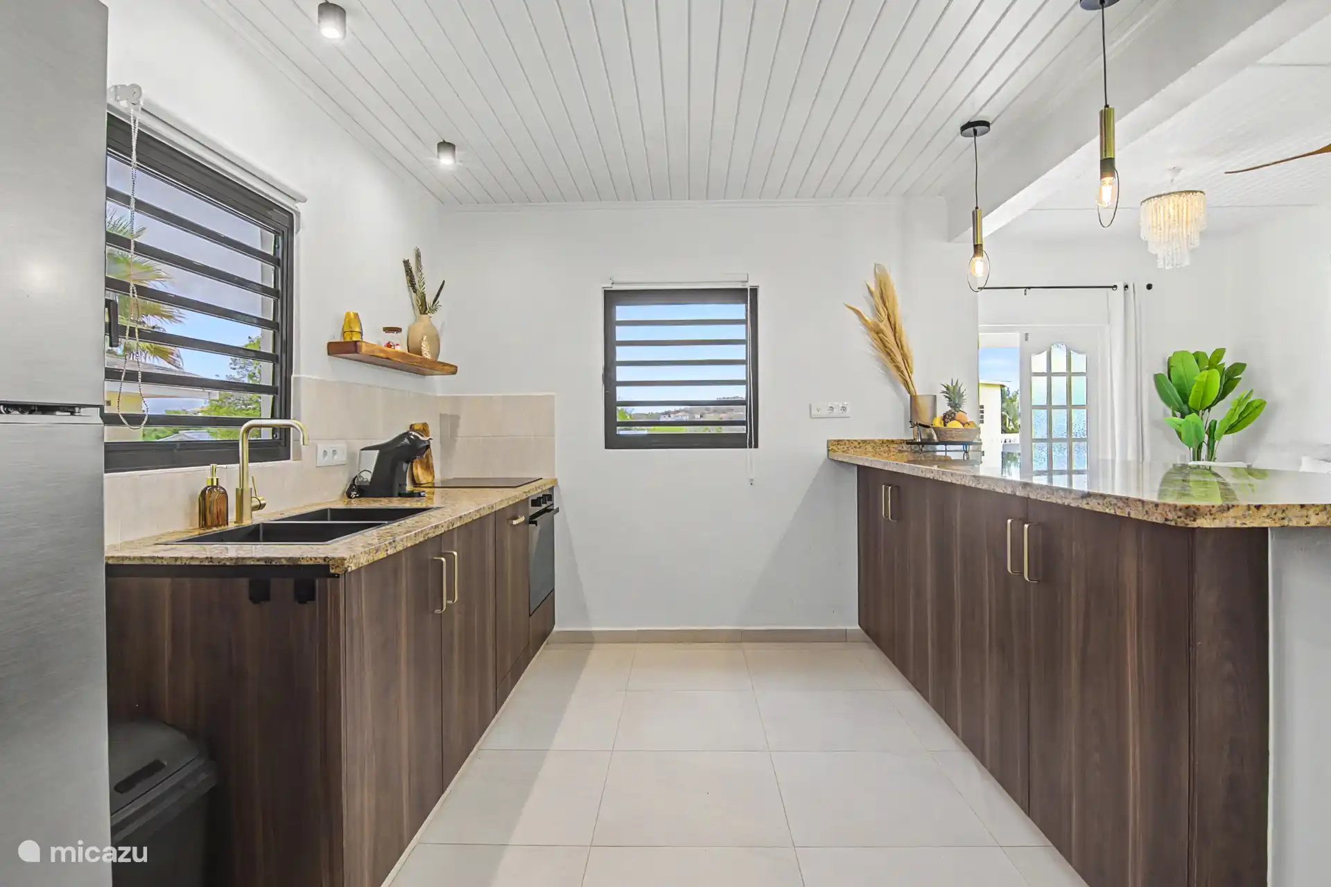 Volledig ingerichte keuken