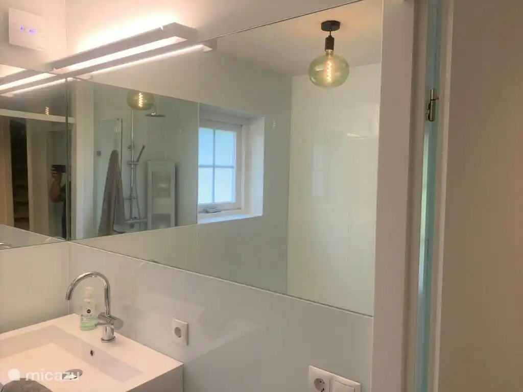 Salle de bain spacieuse du Belegh van Groll 