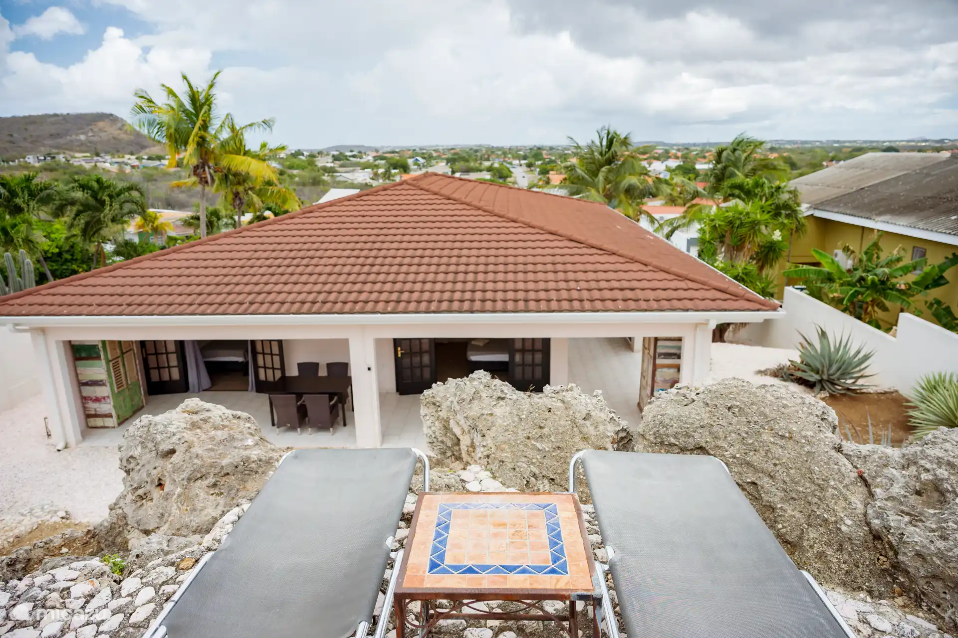 Villa arrière avec terrasse ensoleillée