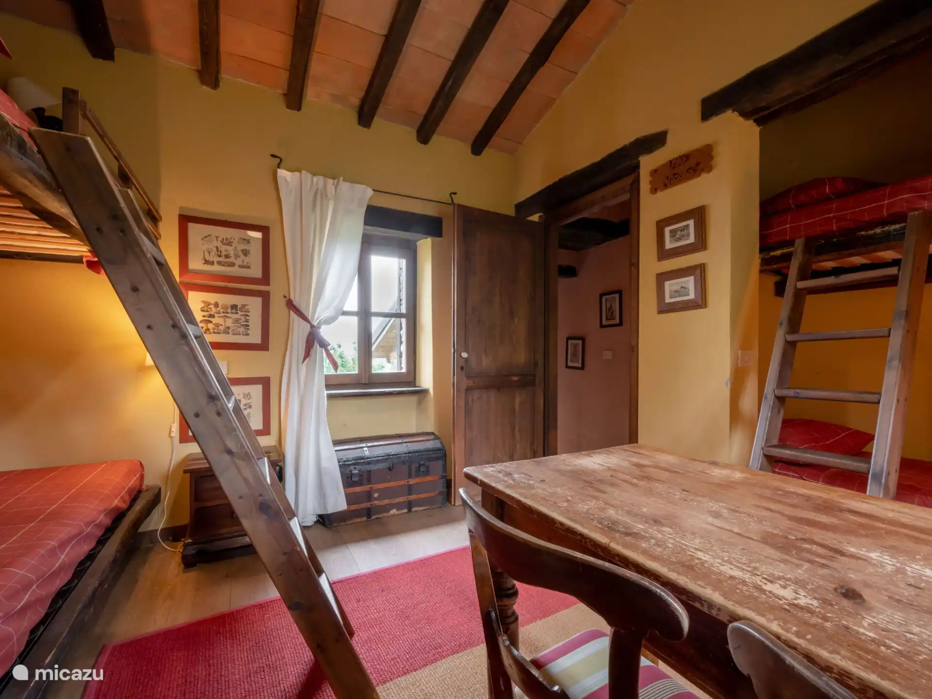 Chambre avec 2 lits superposés