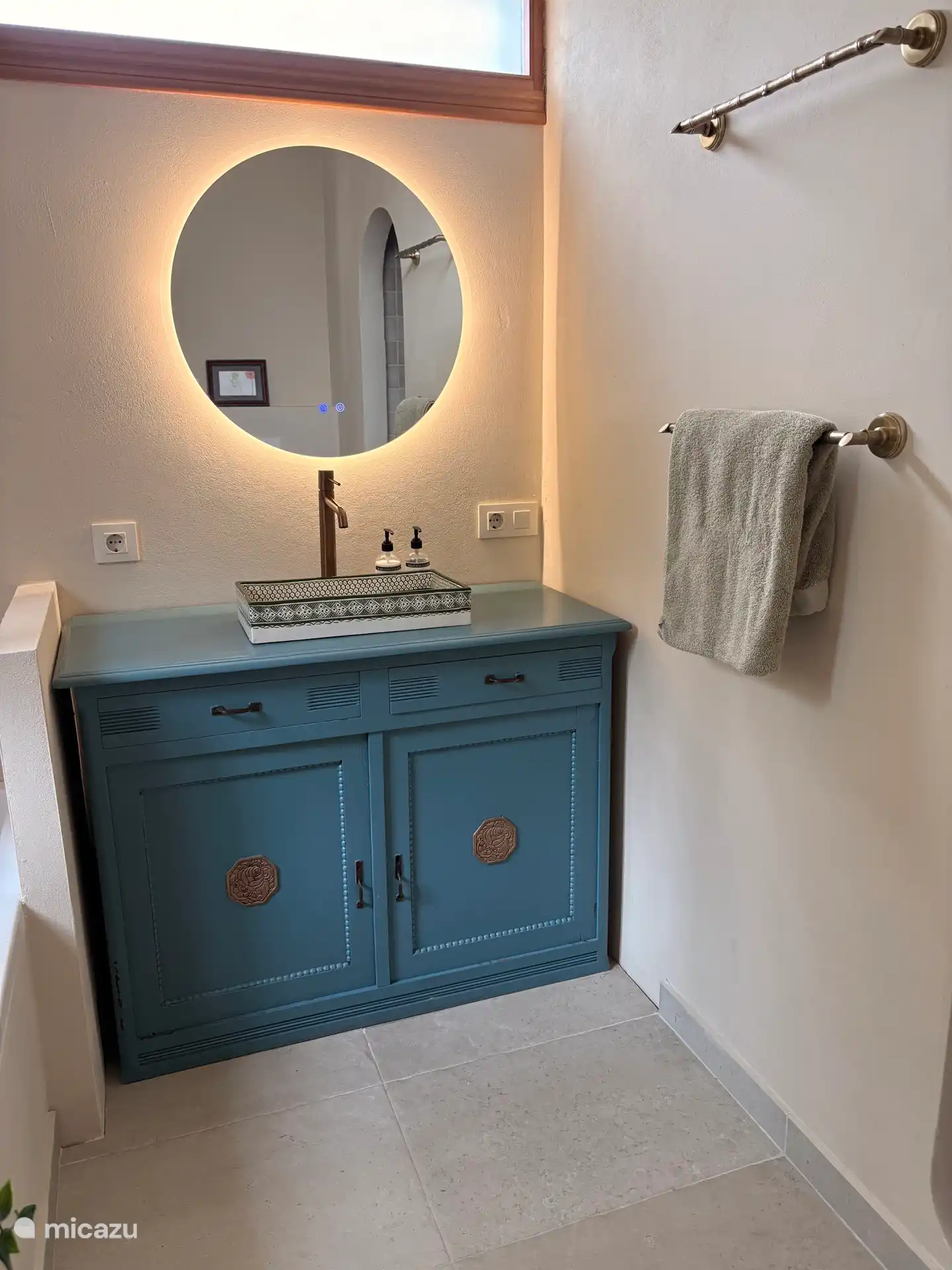 Aansluitende badkamer