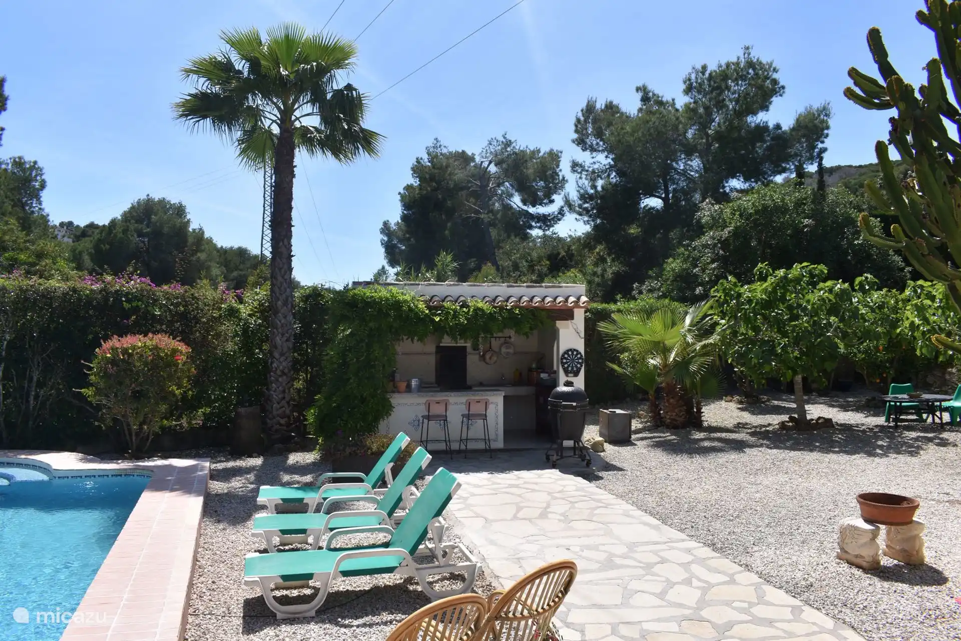 Tuinhuisje (koelkast, airfryer, magnetron, wasbak, stromend water)