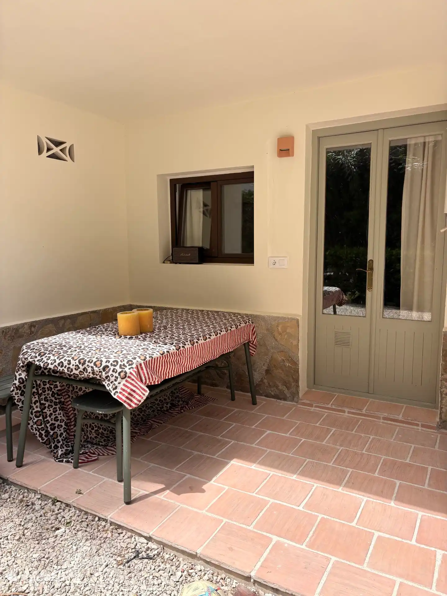 Overdekt terras bij 4e slaapkamer