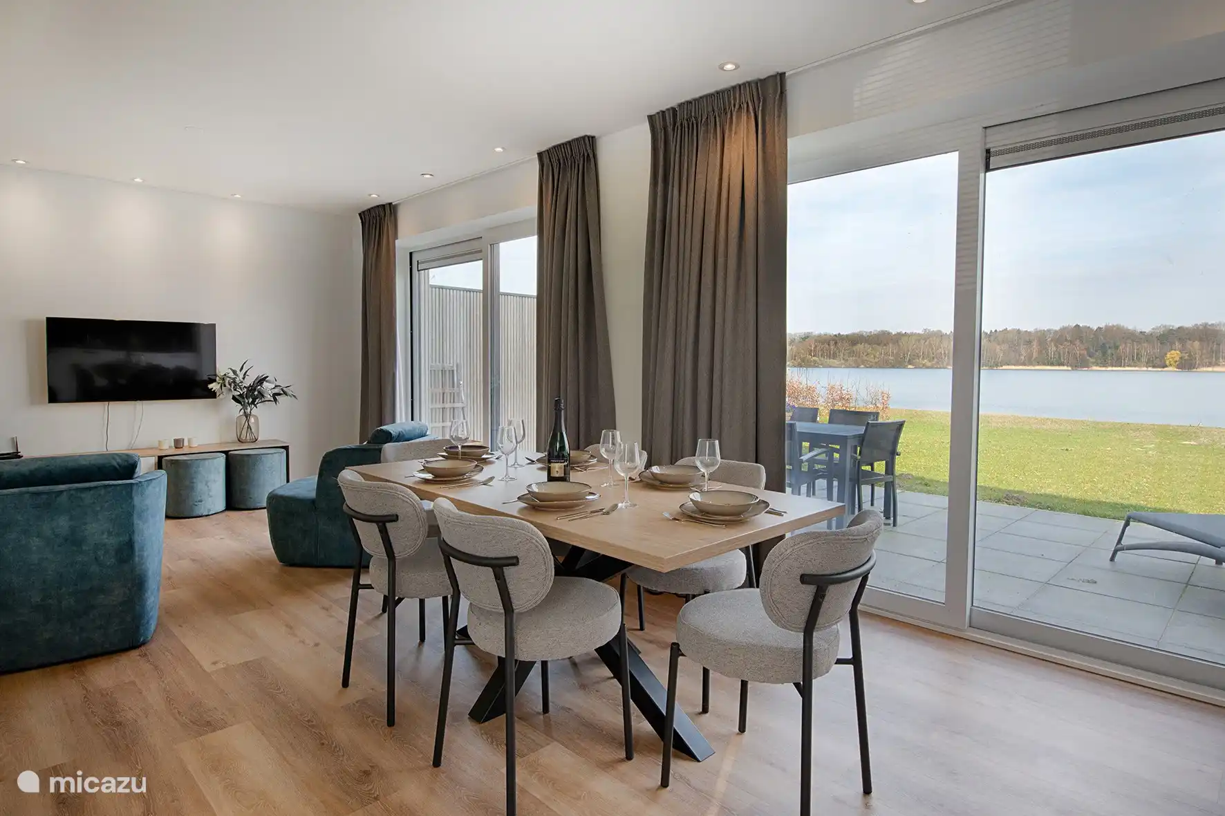 Mesa de comedor con vistas