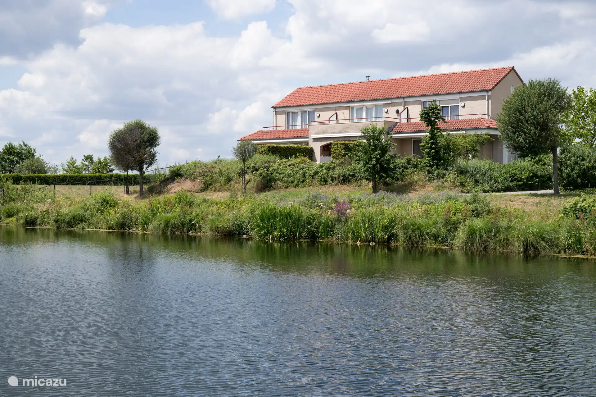 Casa junto al agua