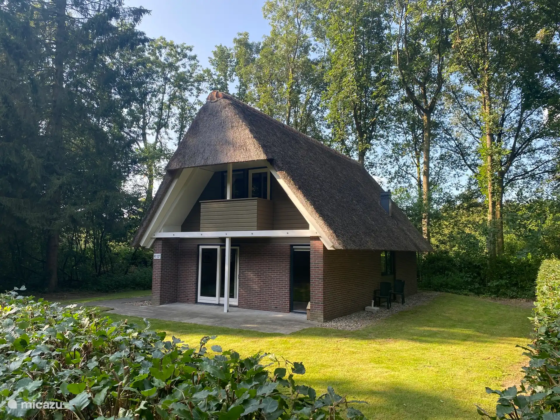 Voorkant en tuin woning