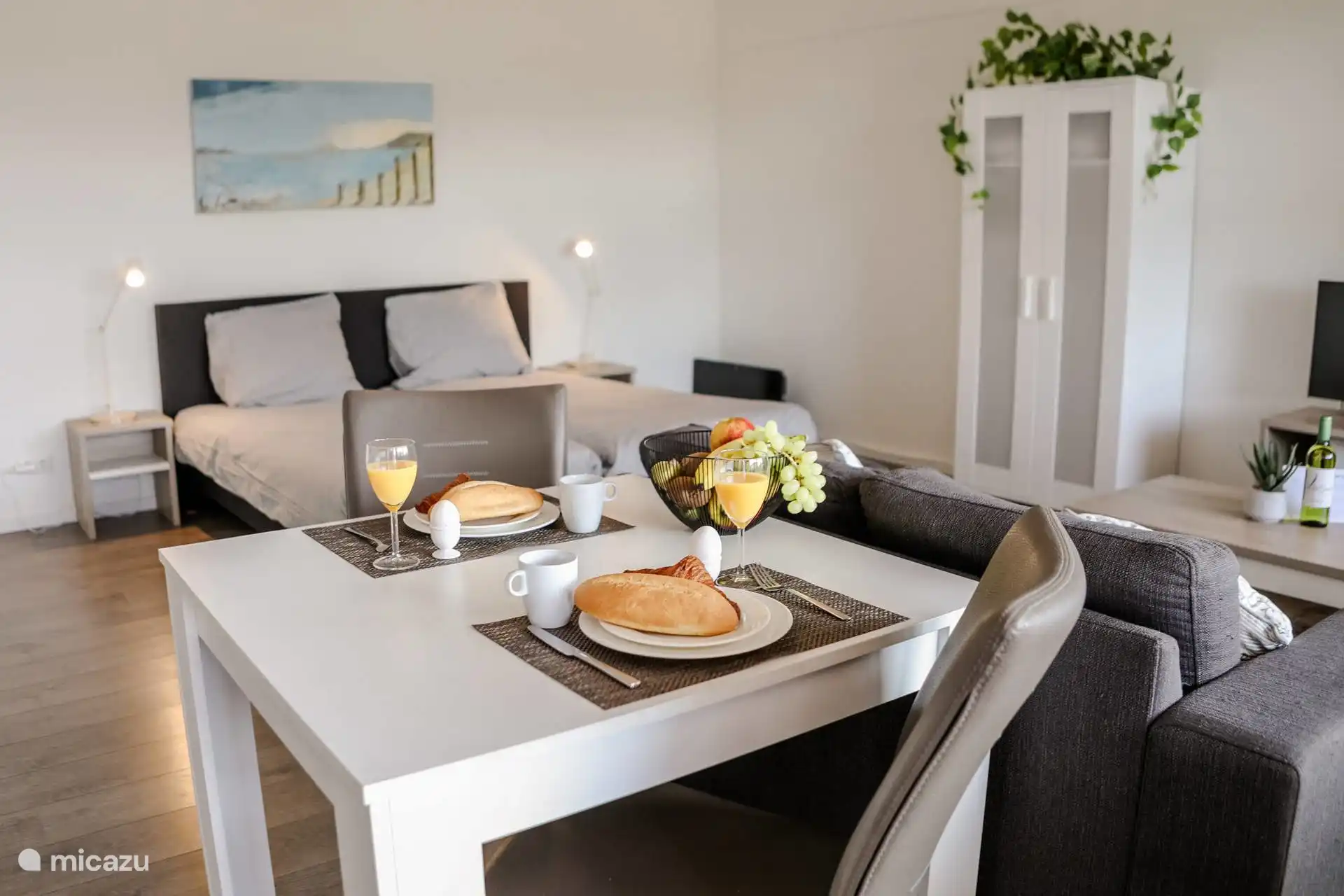 Tisch und Schlafhaus