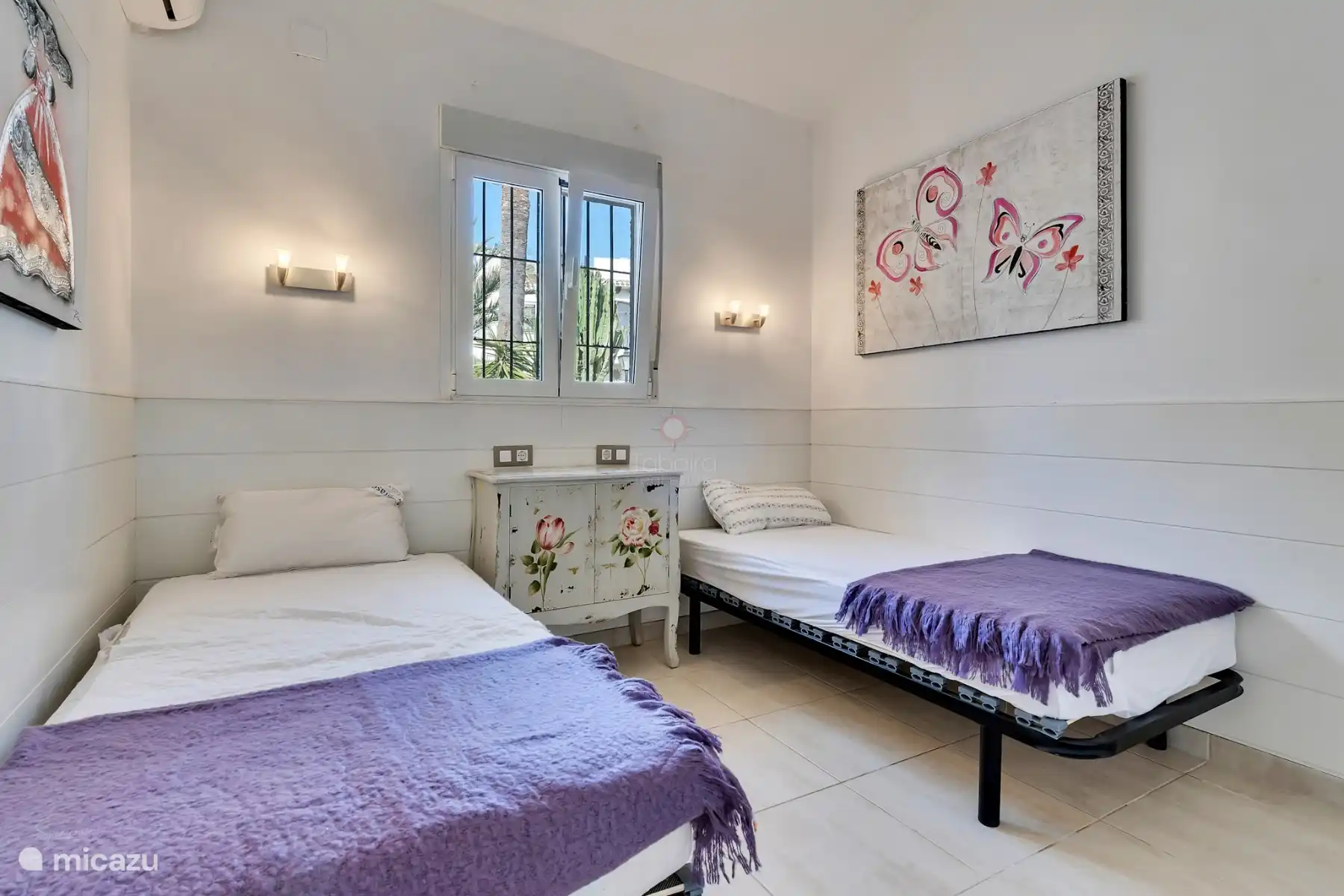 Dormitorio con 2 camas individuales