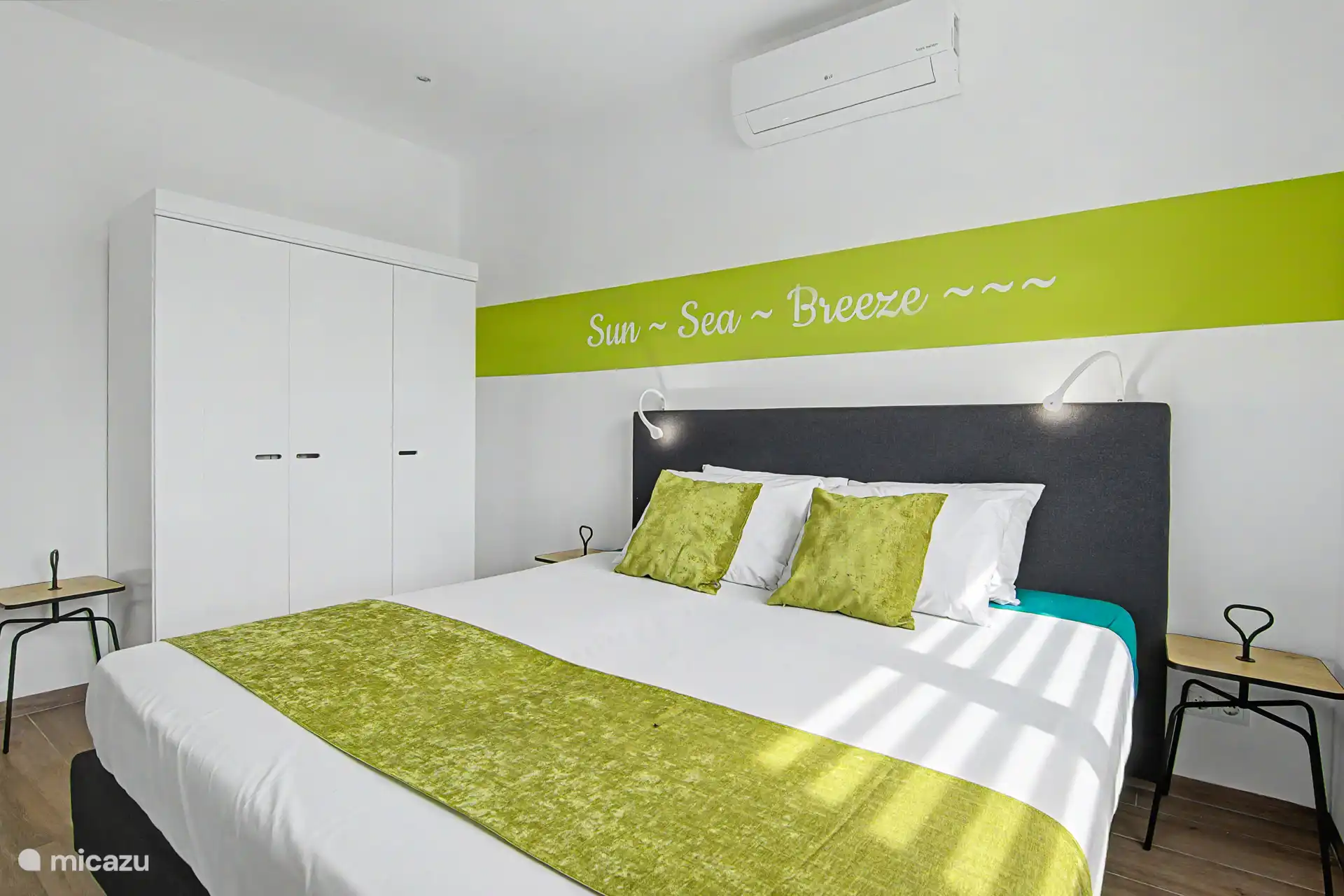 The window in the master bedroom is equipped with mosquito nets for a safe night's sleep ;)