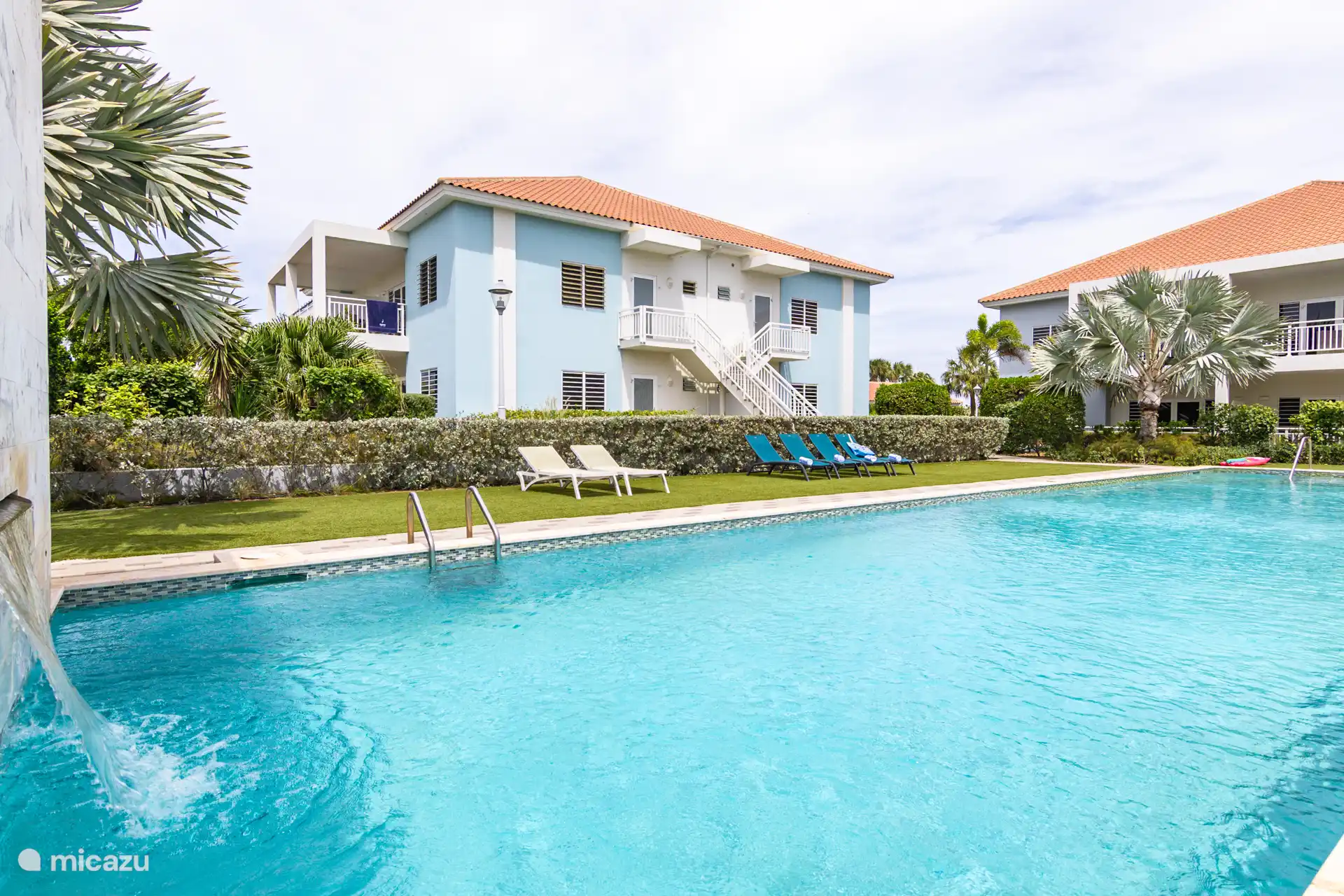 Early in the morning you can enjoy the 20m swimming pool in a few steps from the front door. 