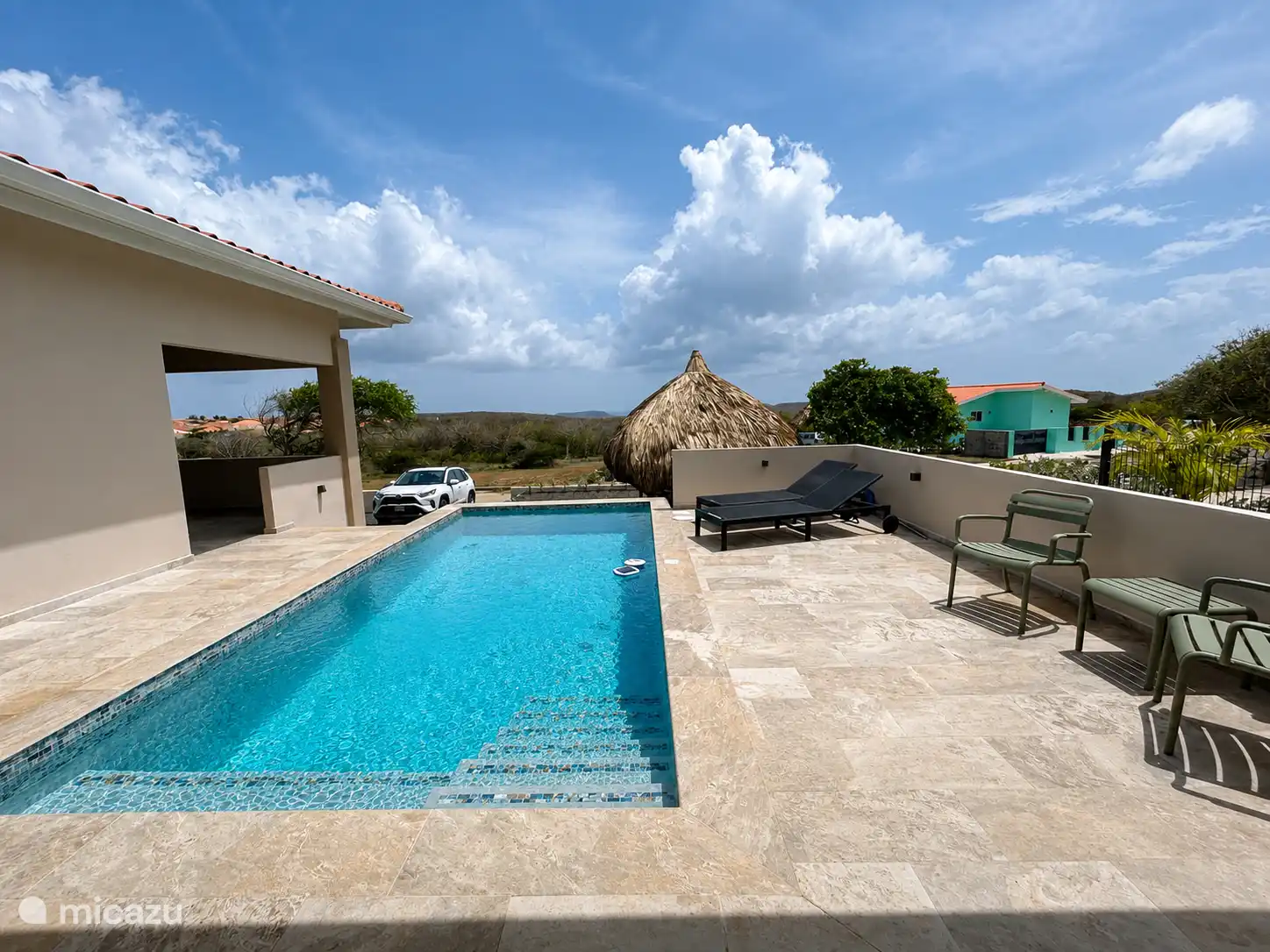 Pórtico con piscina y vistas