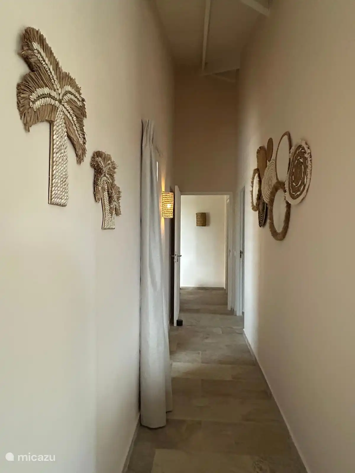 Pasillo hacia el vestidor y dormitorio