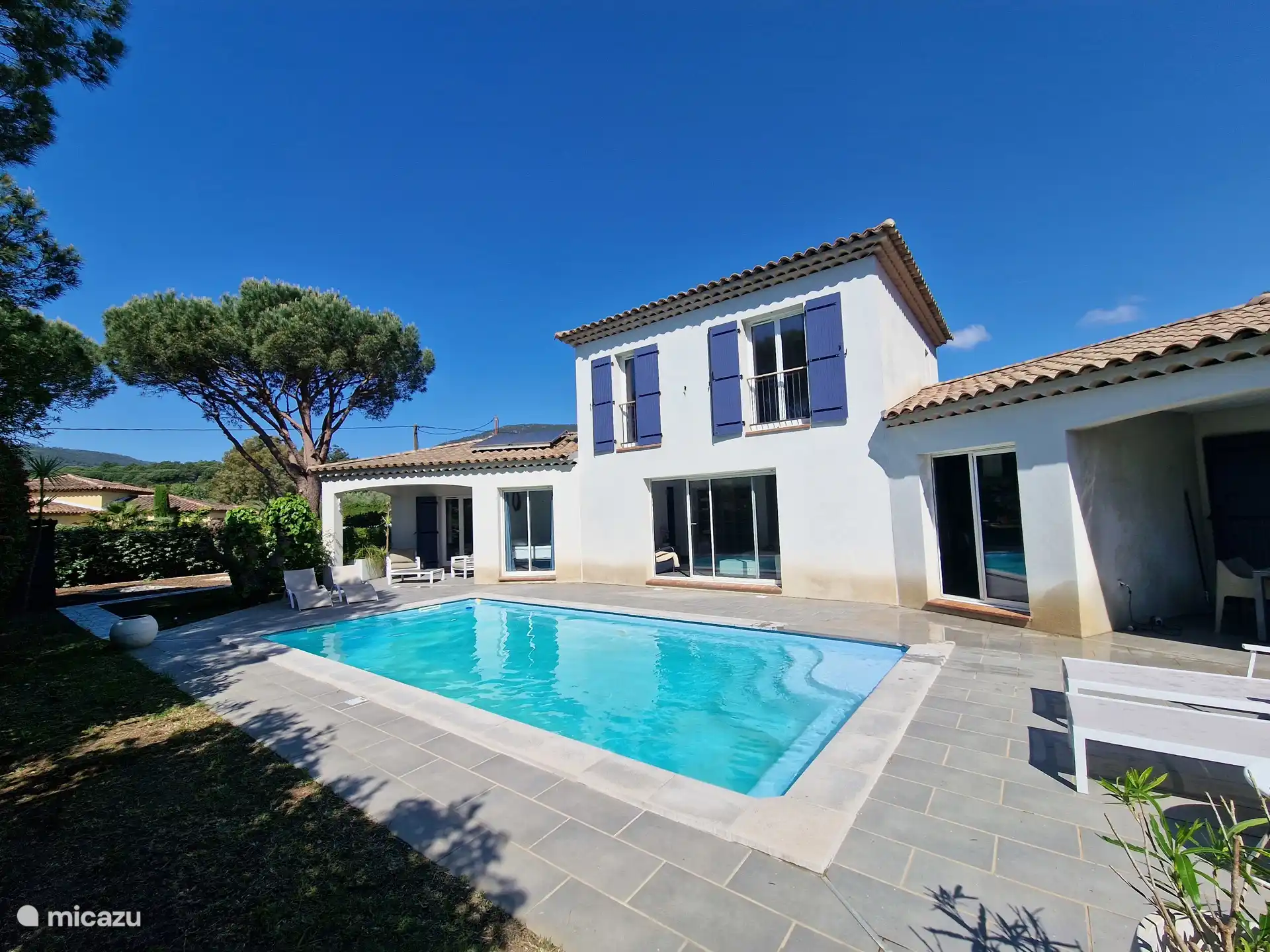 Villa Antoinette met zwembad en grote tuin