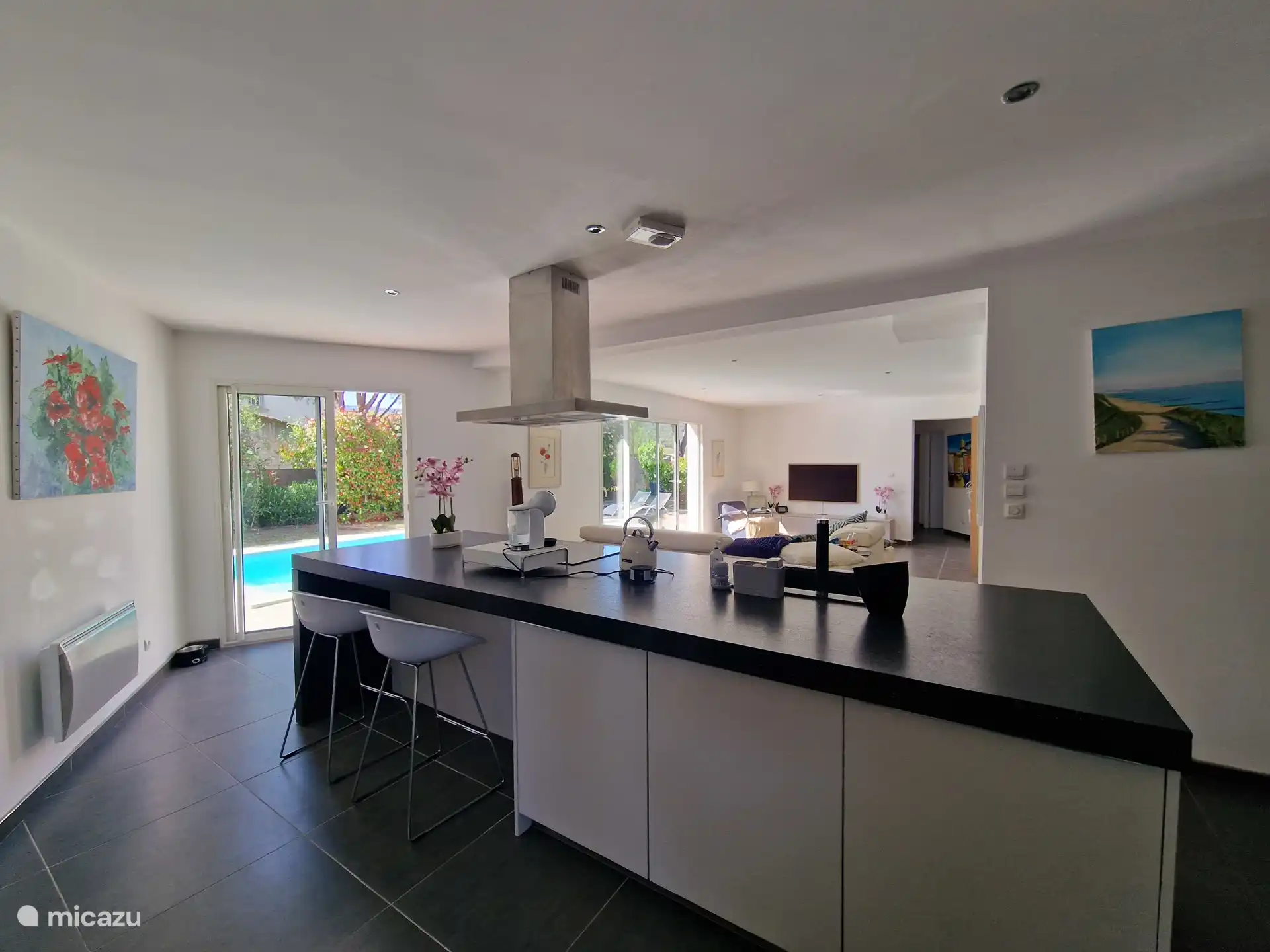 Complete grote keuken met eiland