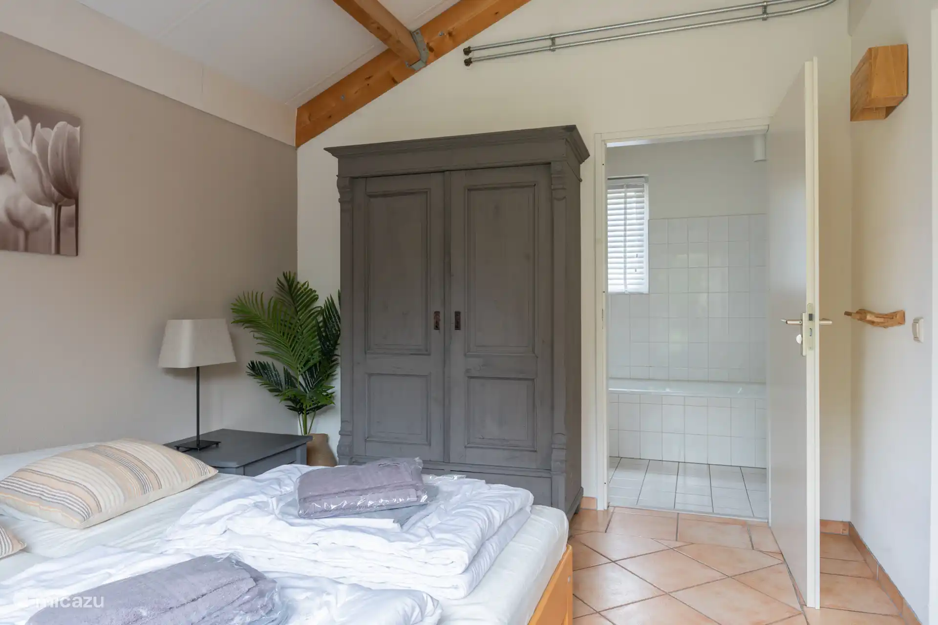 Bedroom 1 
Closet and private bathroom