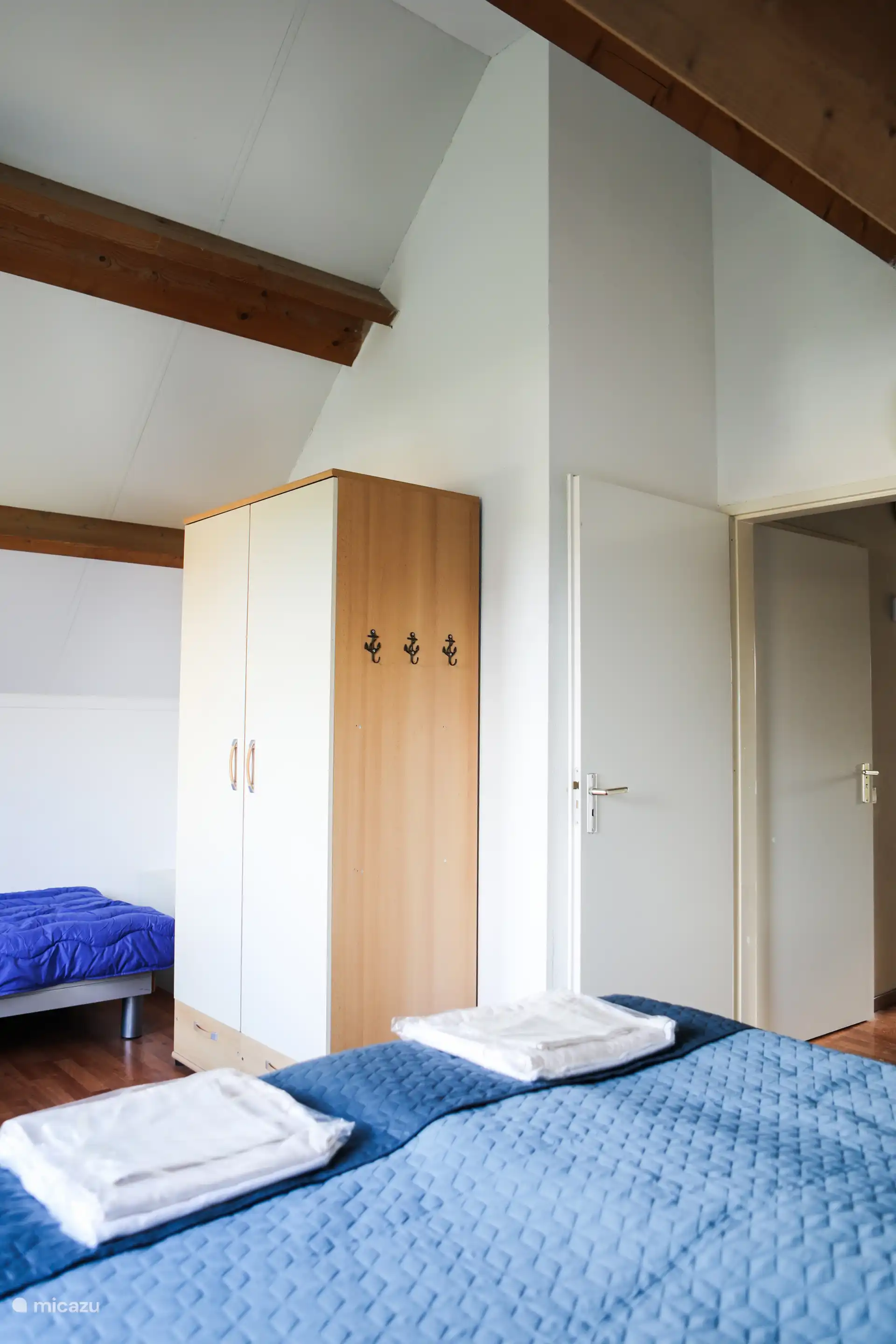 Slaapkamer 3
1 tweepersoonsbed
1 eenpersoonsbed
