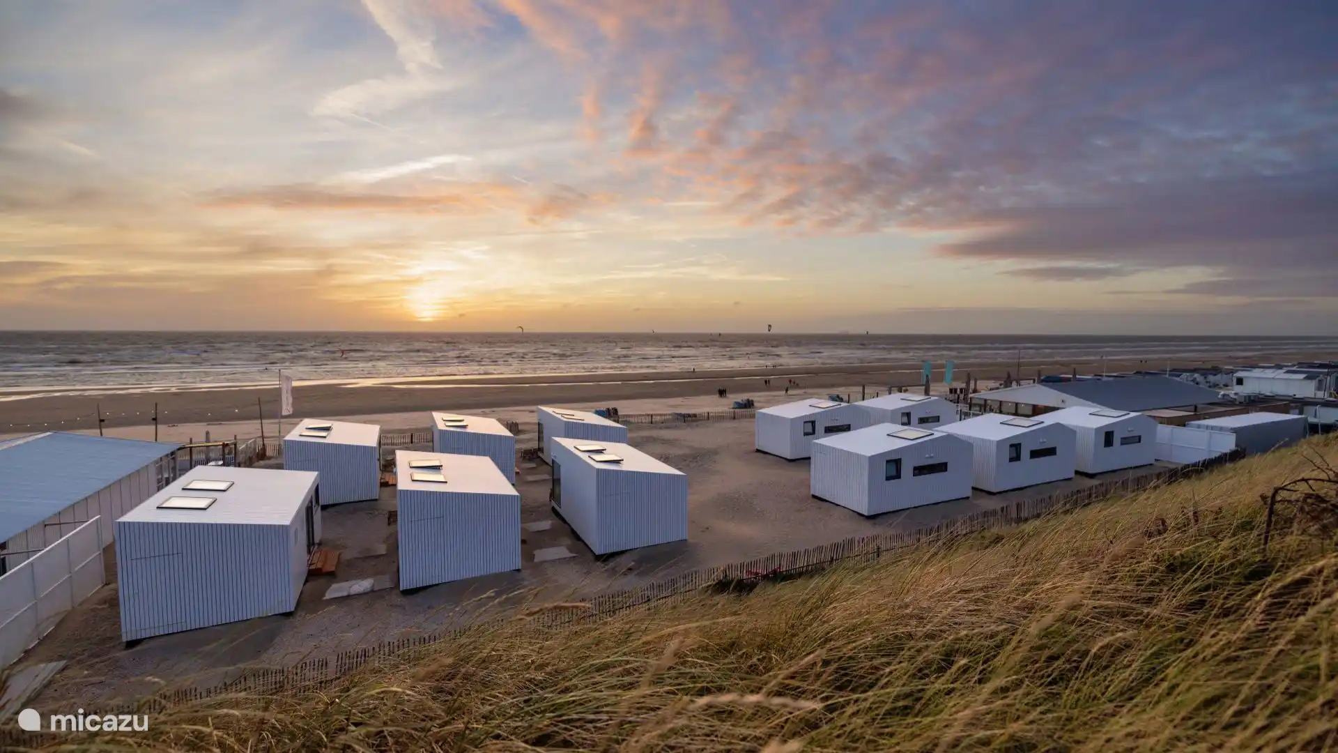 Les maisons de plage sont situées sur la plage de Zandvoort.