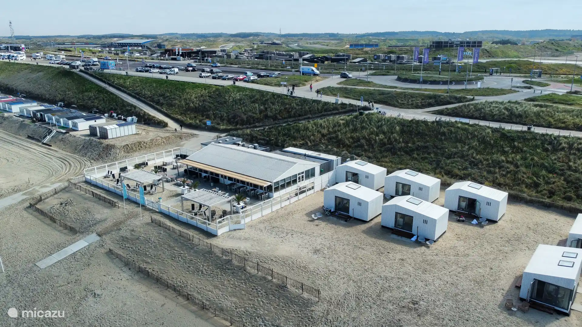 Les maisons de plage sont situées sur la plage de Zandvoort.