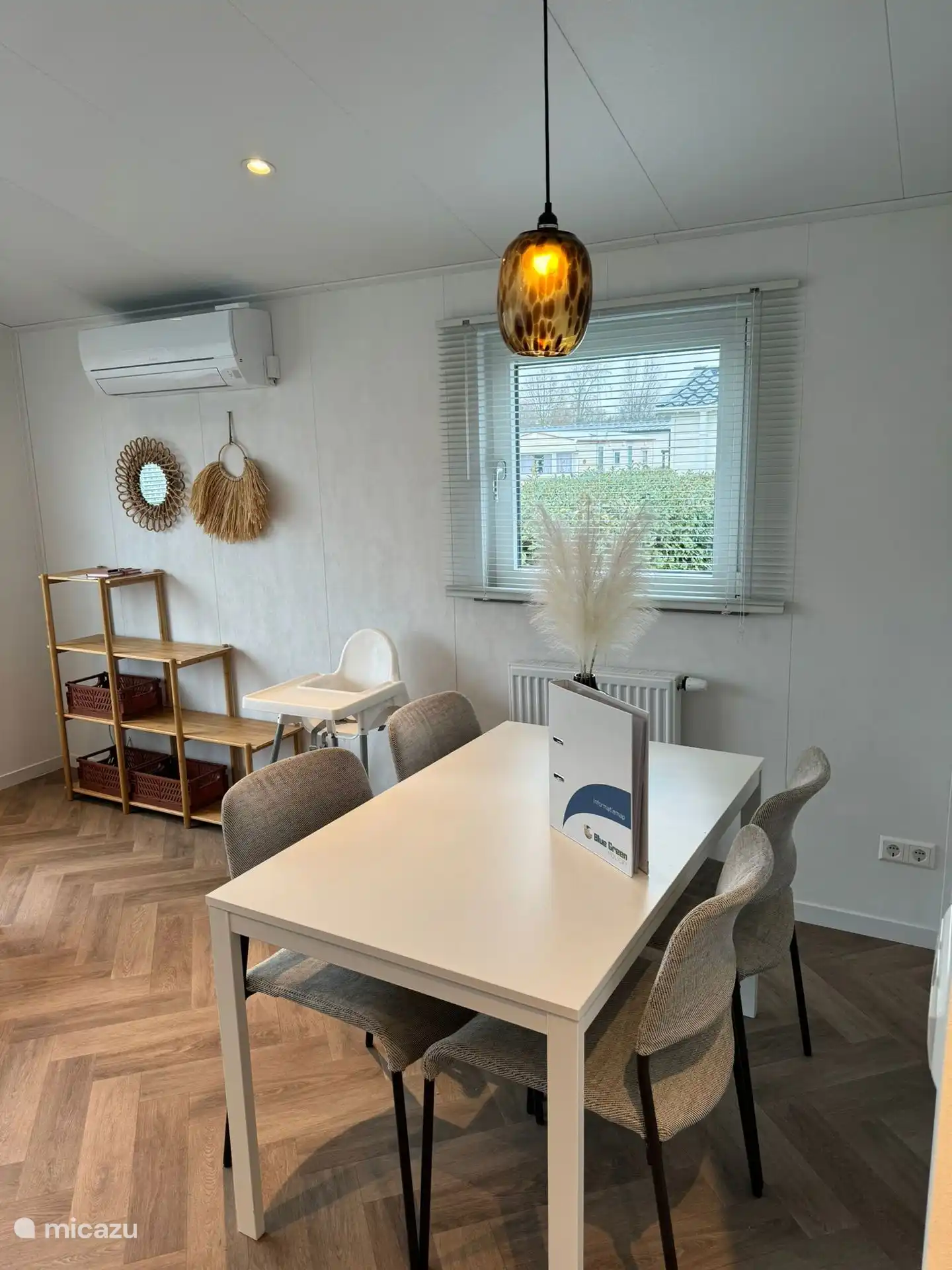 Mesa de comedor del salón