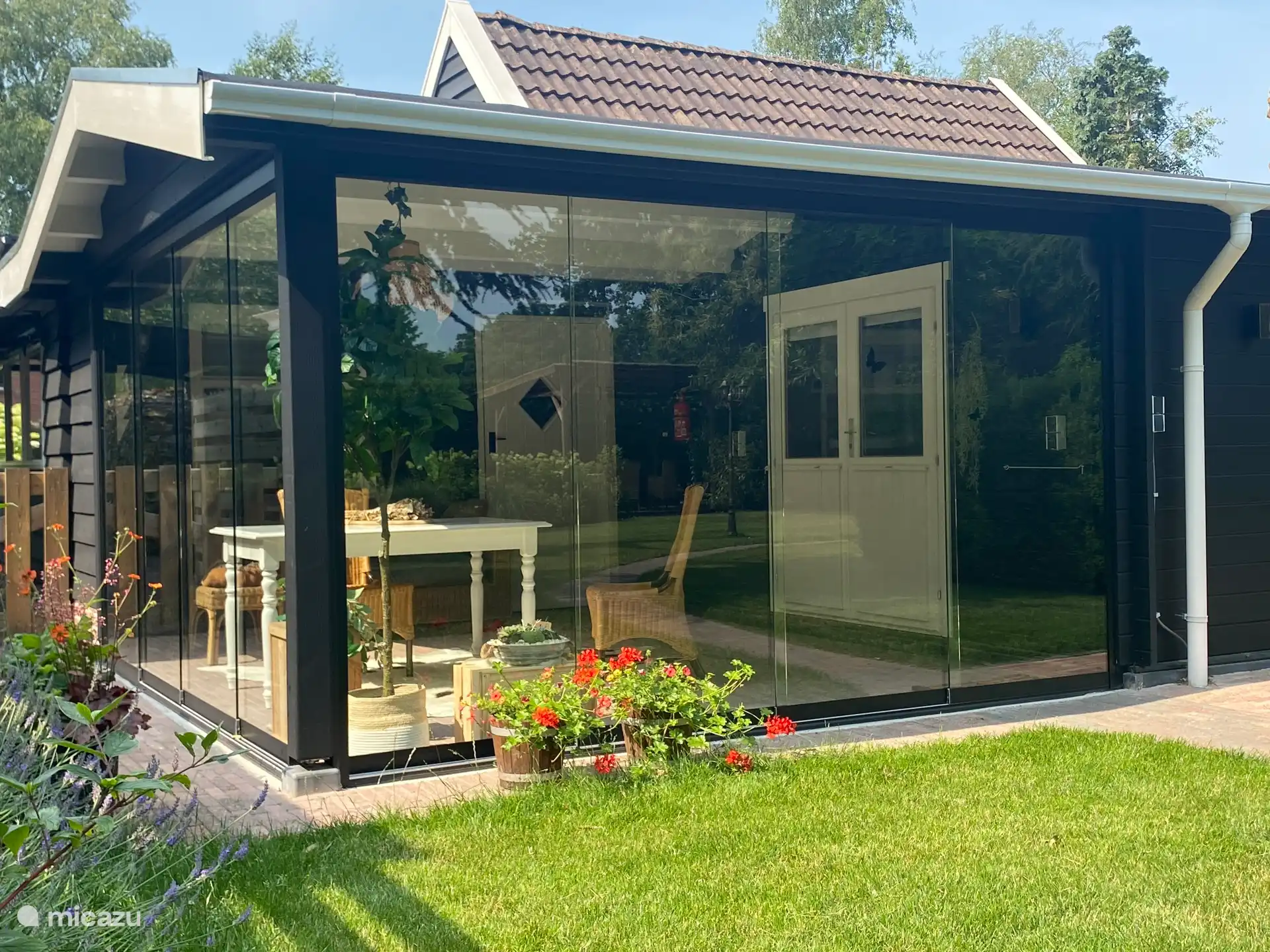 Heerlijk comfortabel, knus huisje voor twee personen (en een baby) in een rustige omgeving.