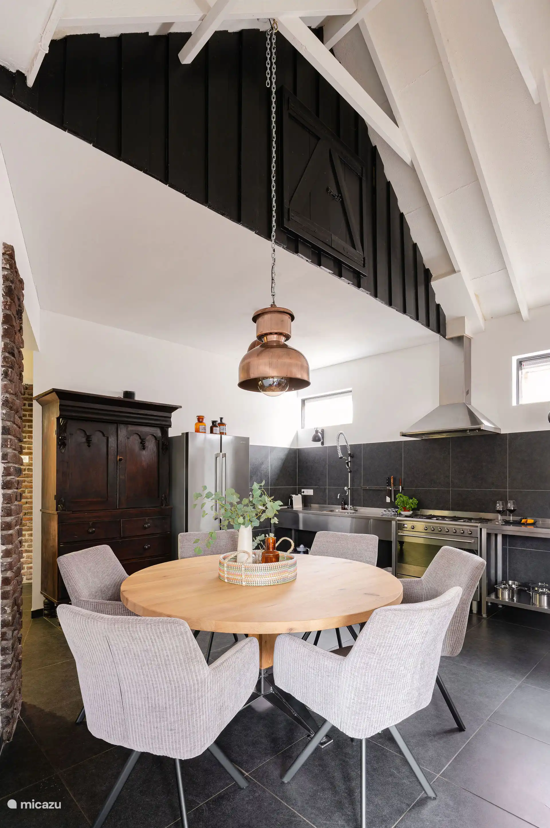 Offene Küche mit Esstisch