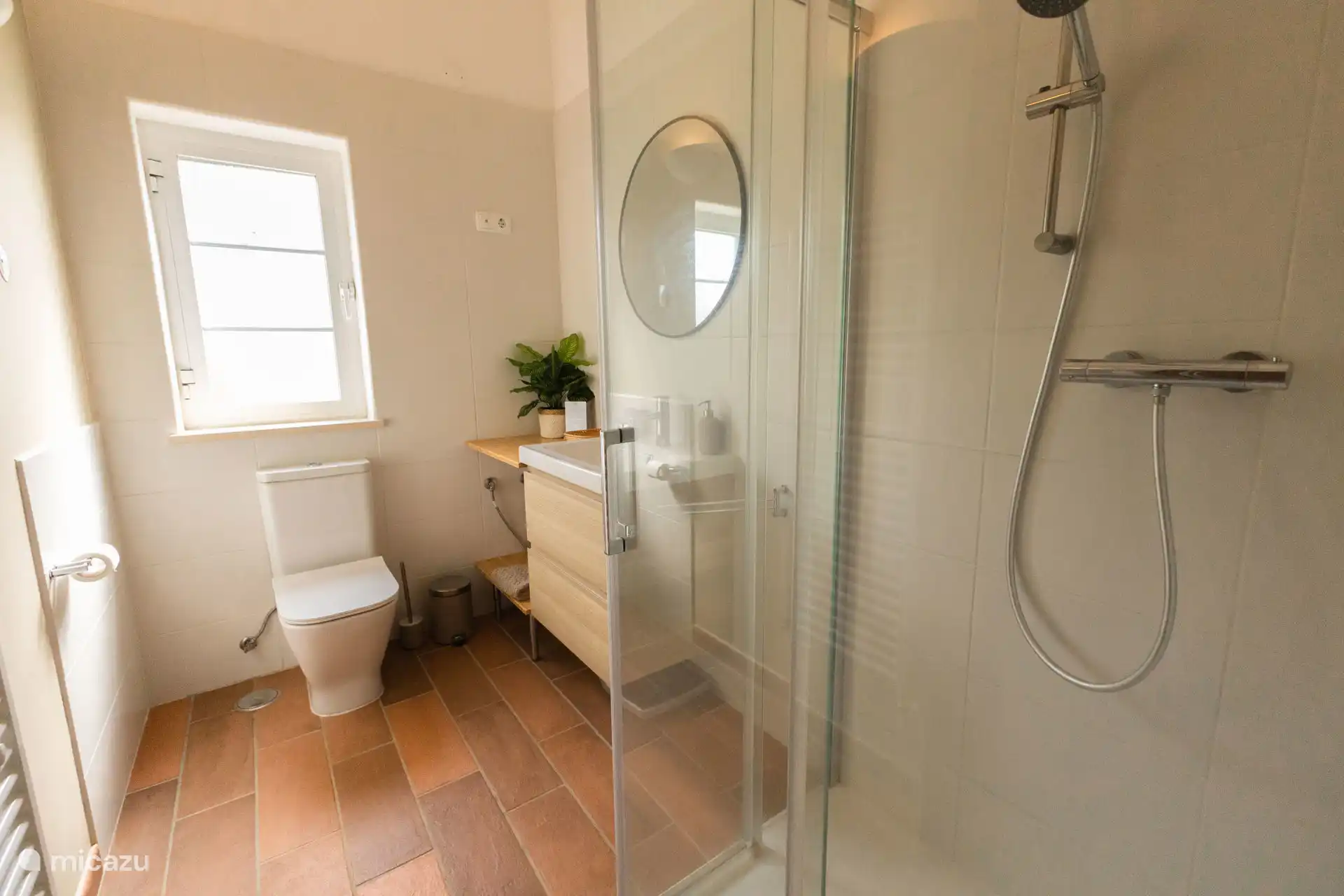 Bathroom in the hallway between bedroom 1 and bedroom 2. 