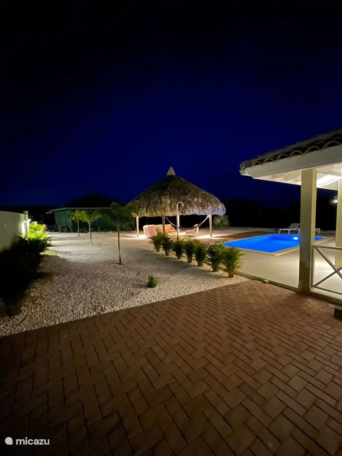 Beau jardin avec Palapa