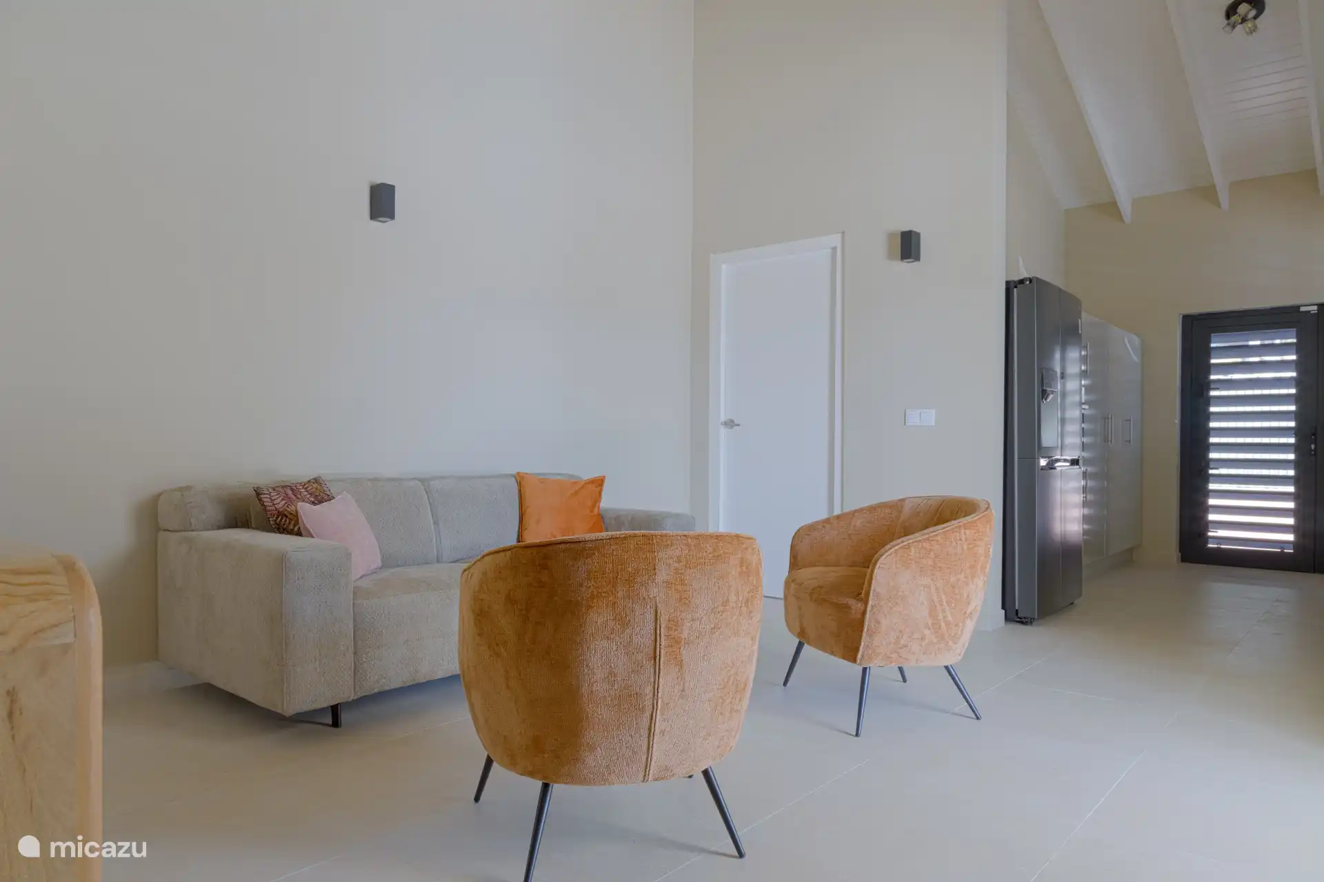 Un salon magnifique et spacieux.