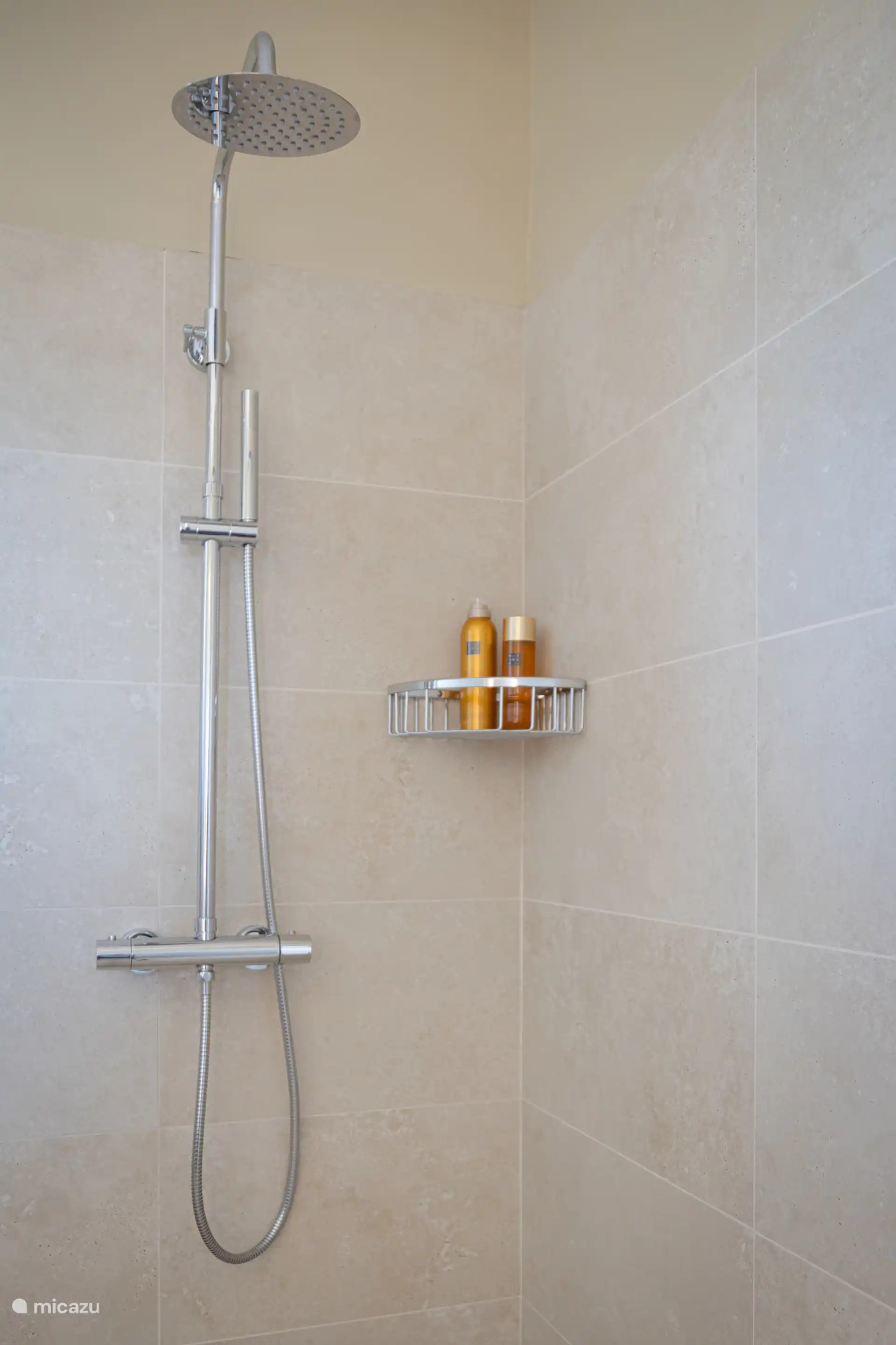 Regendouche met thermostaat kraan.