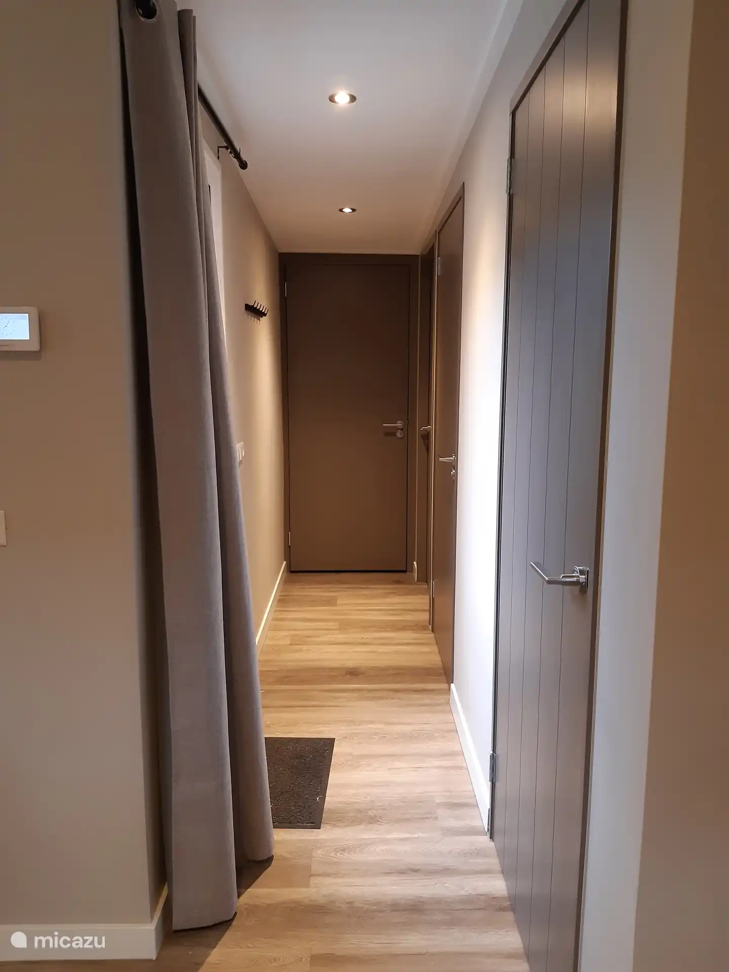 Gangetje met toilet, slaapkamer, badkamer en CV ruimte/berging