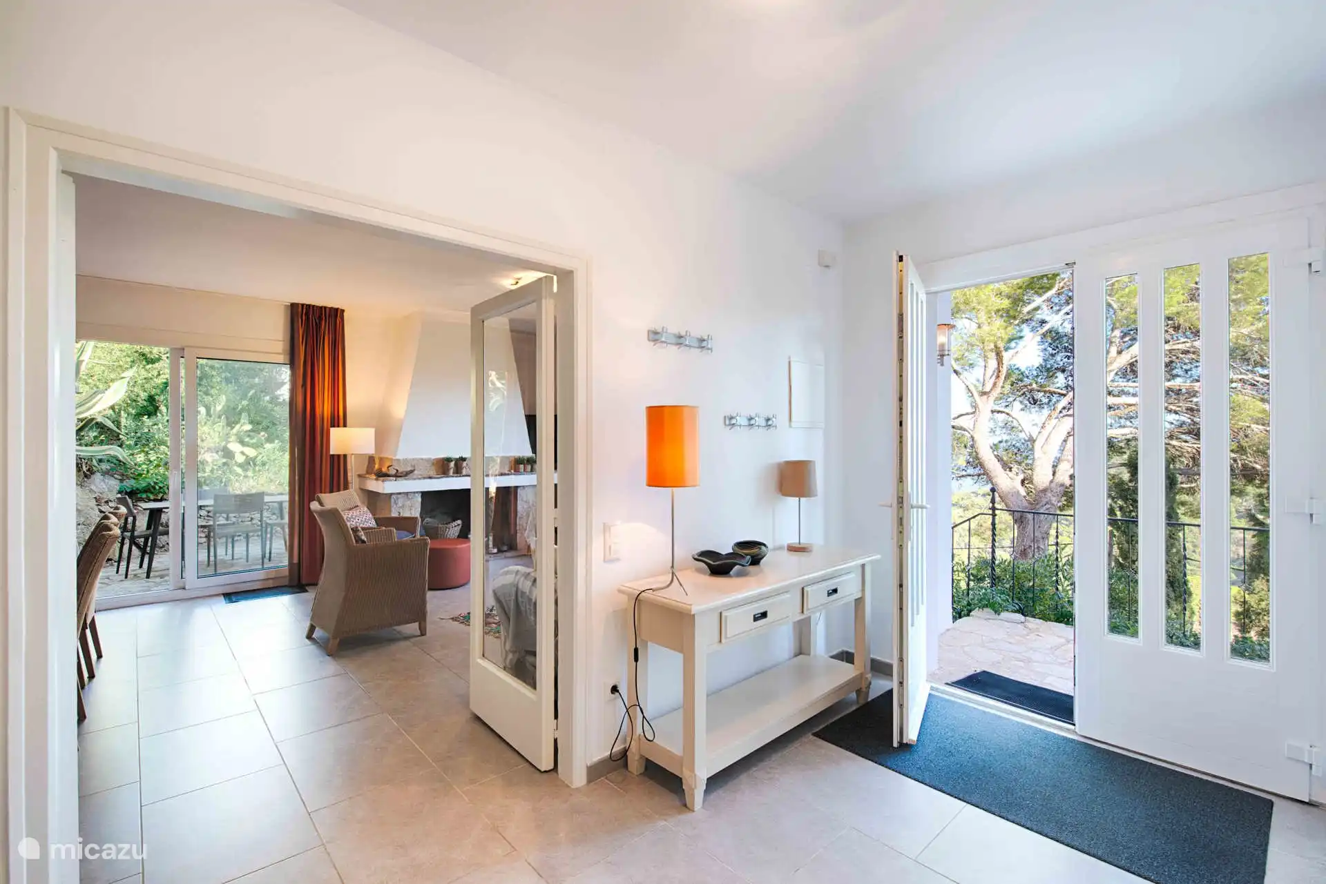 Entrada y salón Casita