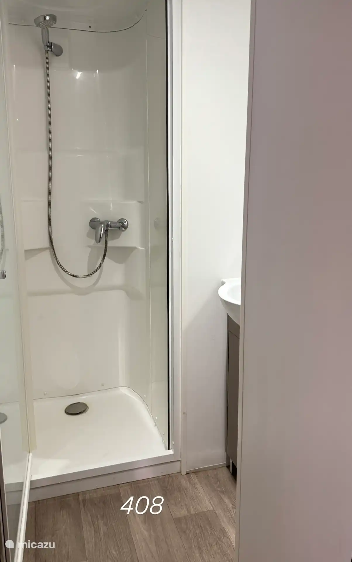 Salle de bain numéro 408