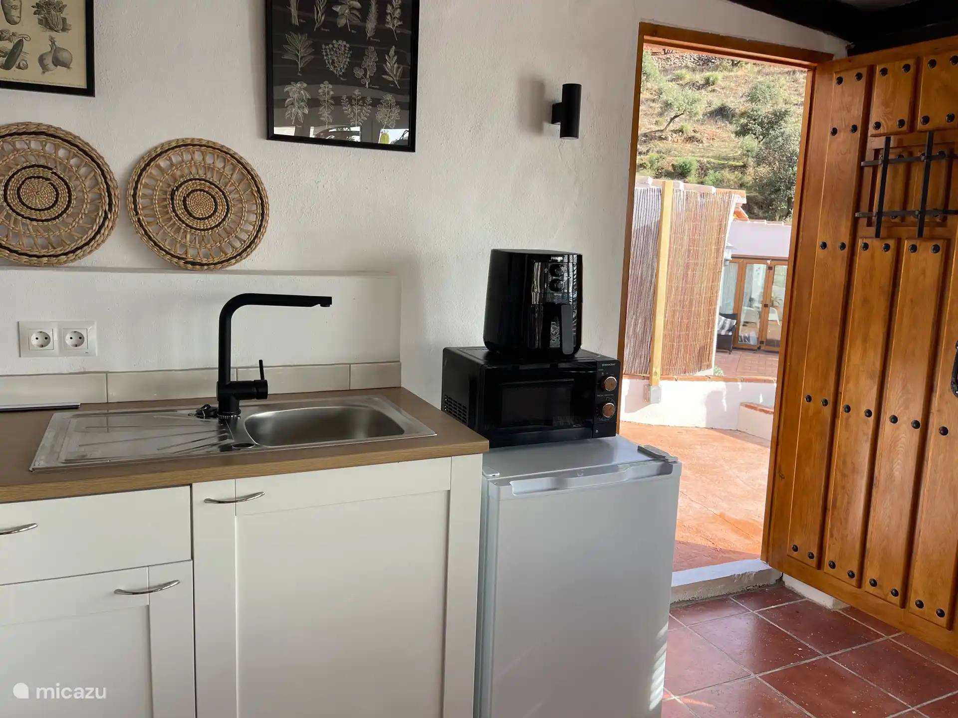 kitchen with microwave and air fryer