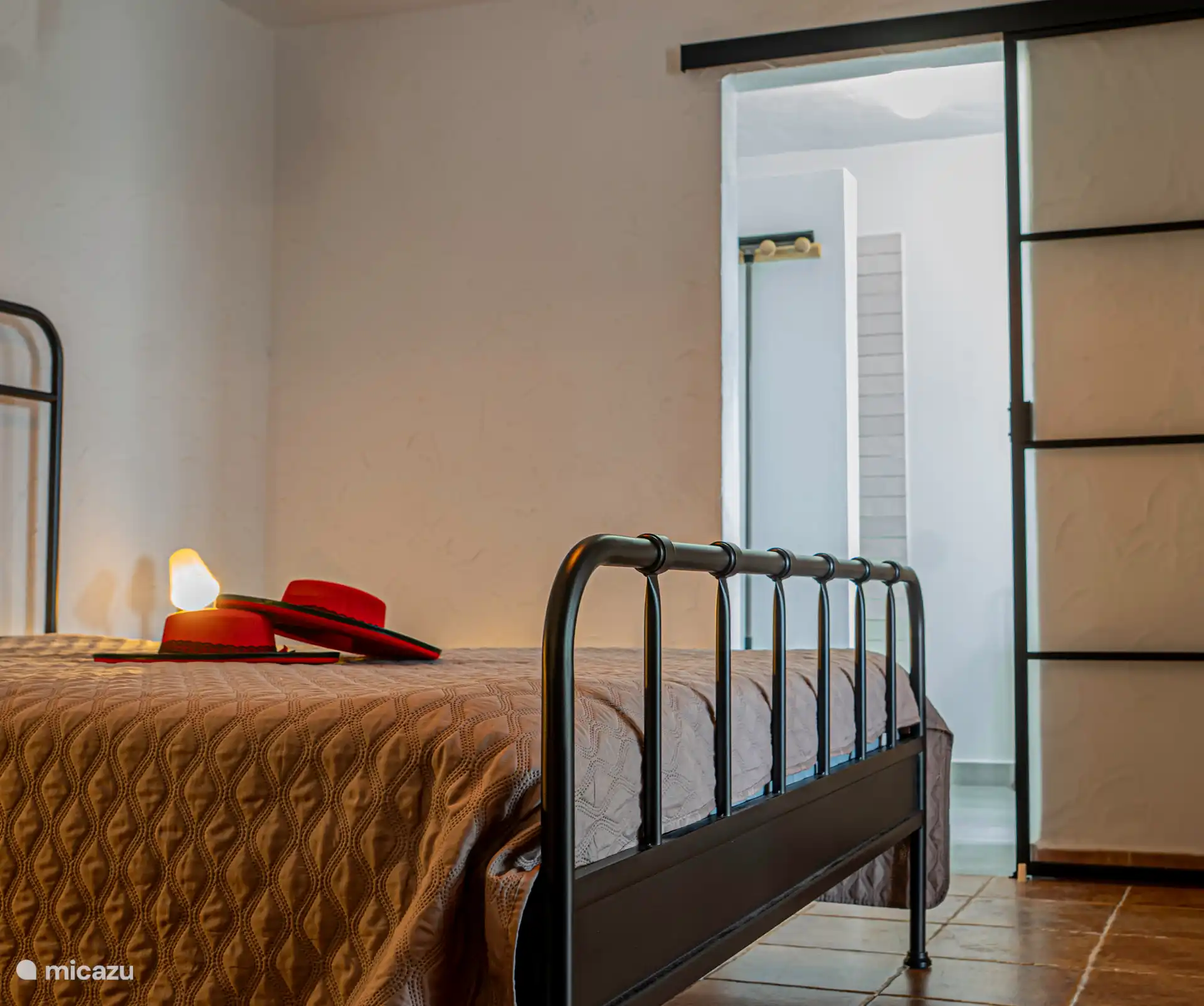 bedroom with bathroom en suite
