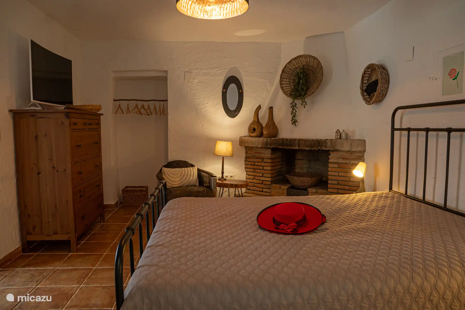 bedroom with king size bed
