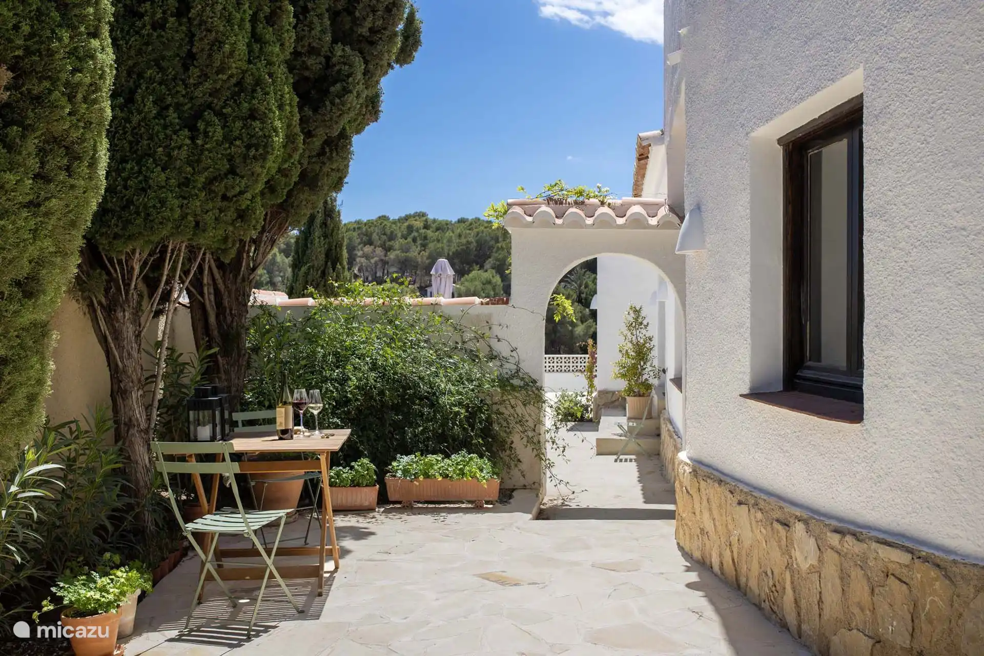 Rangée sur le côté de la maison