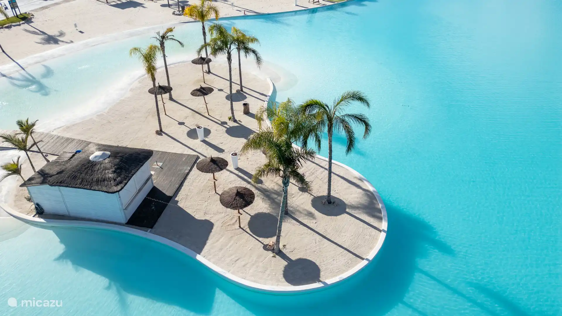 Beach bar aan de laguna (enkel open in het hoogseizoen)