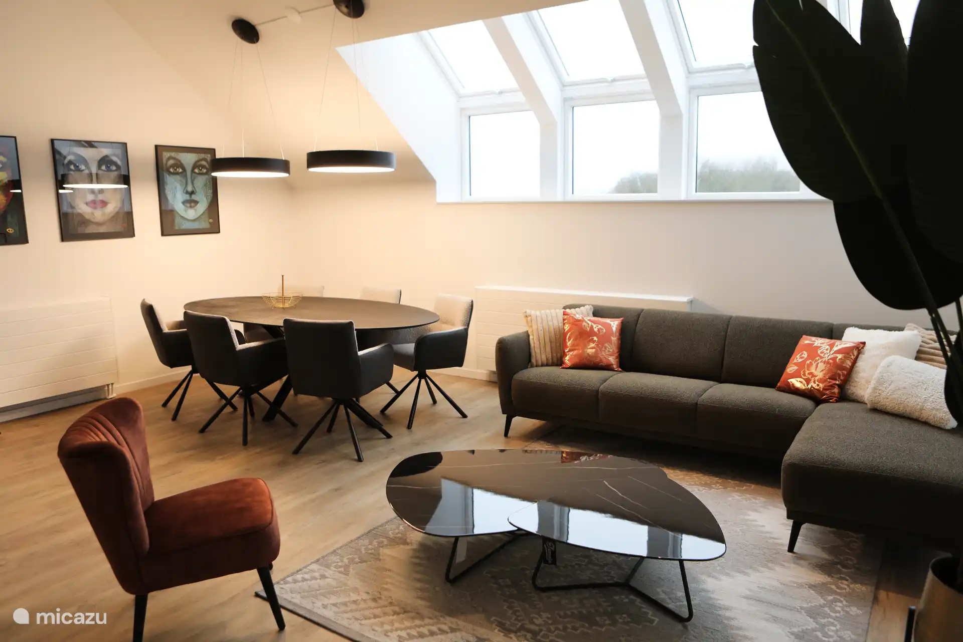 Salon
Canapé et table à manger