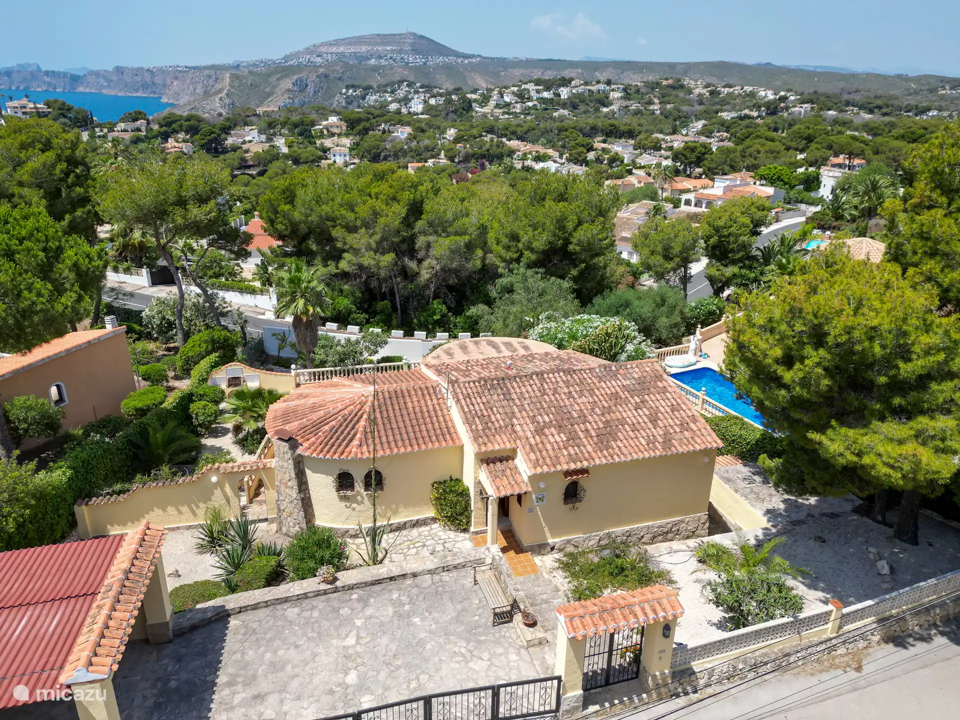 Disparo de una villa con dron