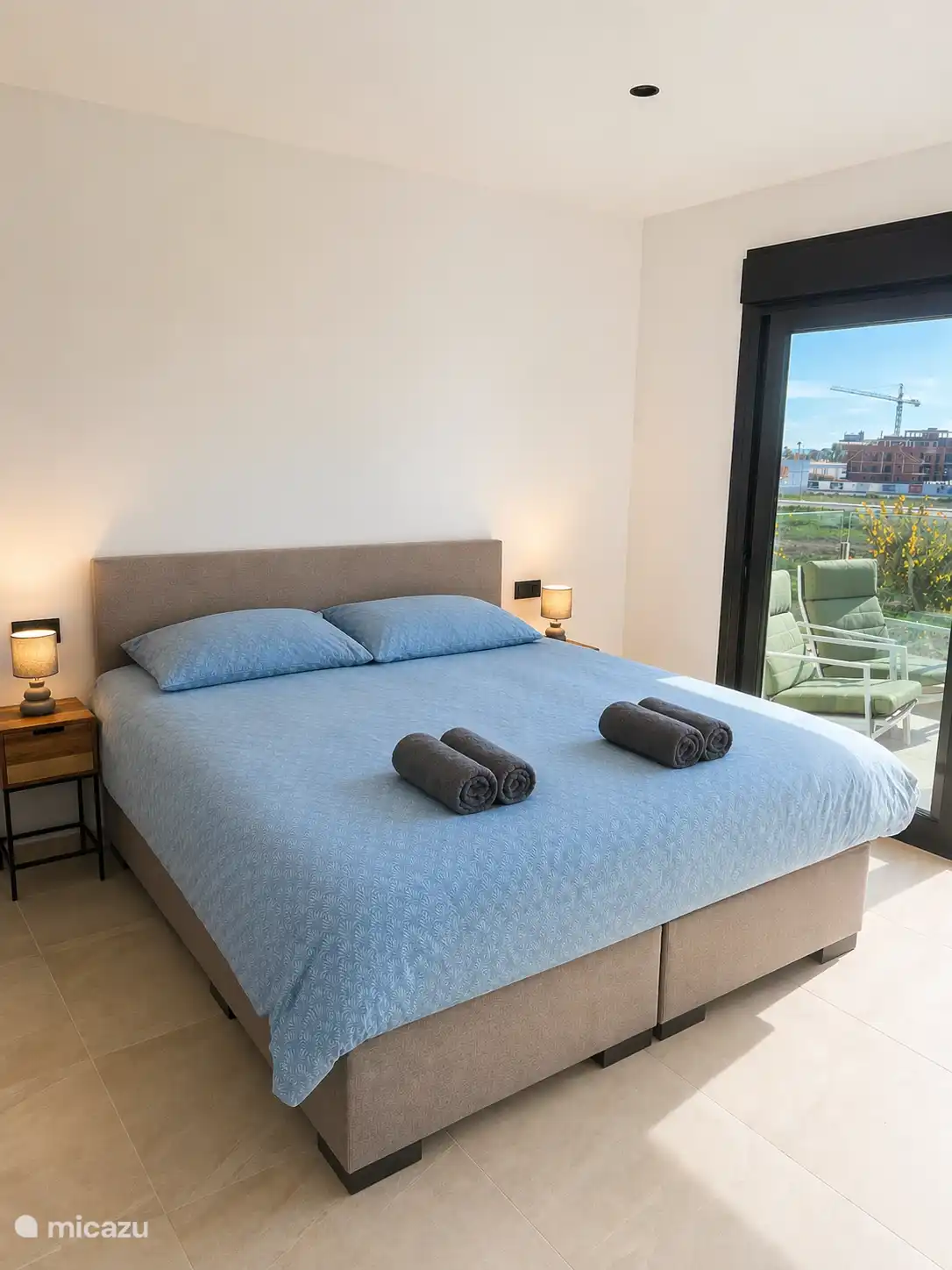 Slaapkamer met ensuite badkamer