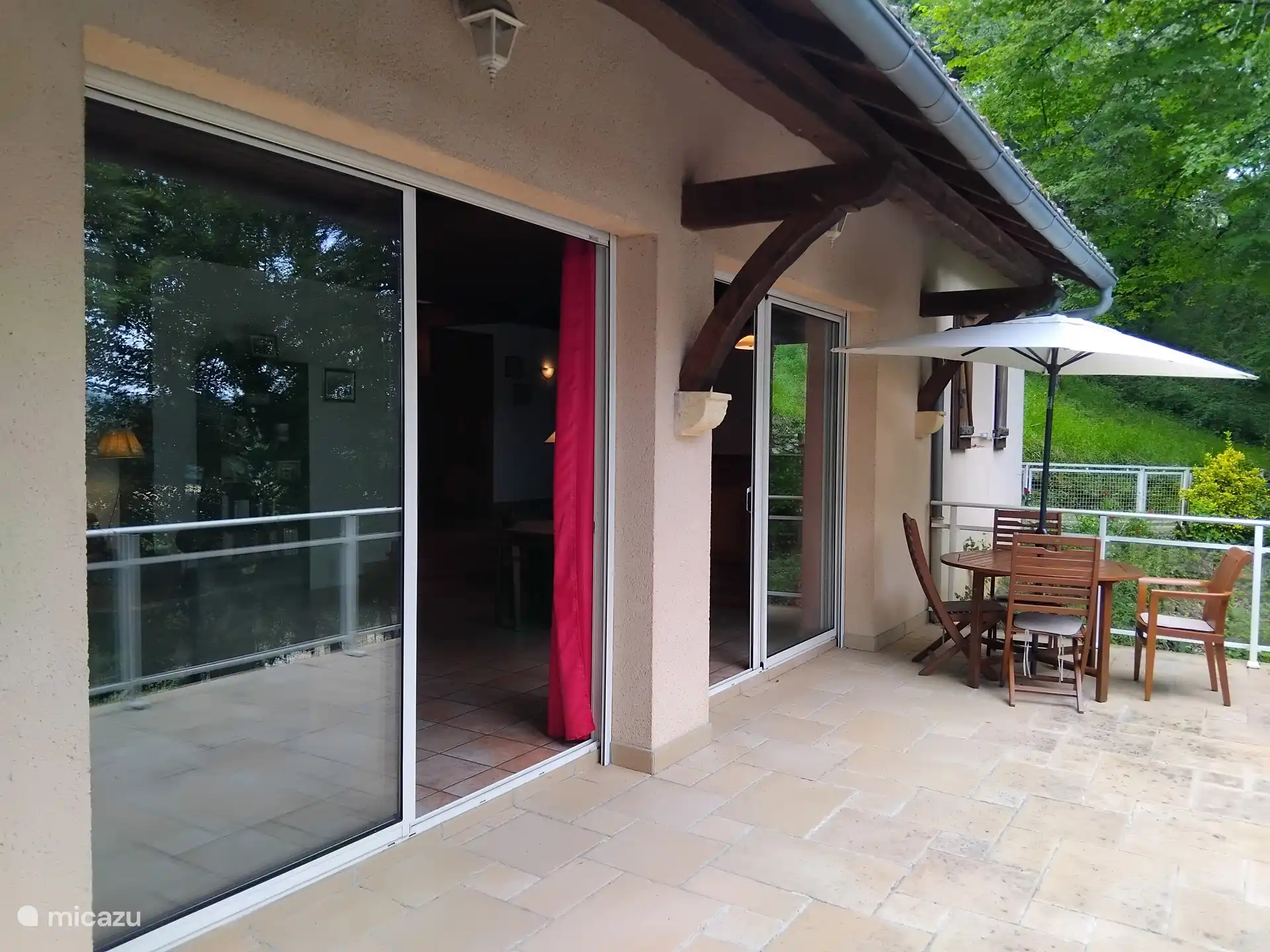 Terraza soleada (8x3 m) con 2 ventanales en salto