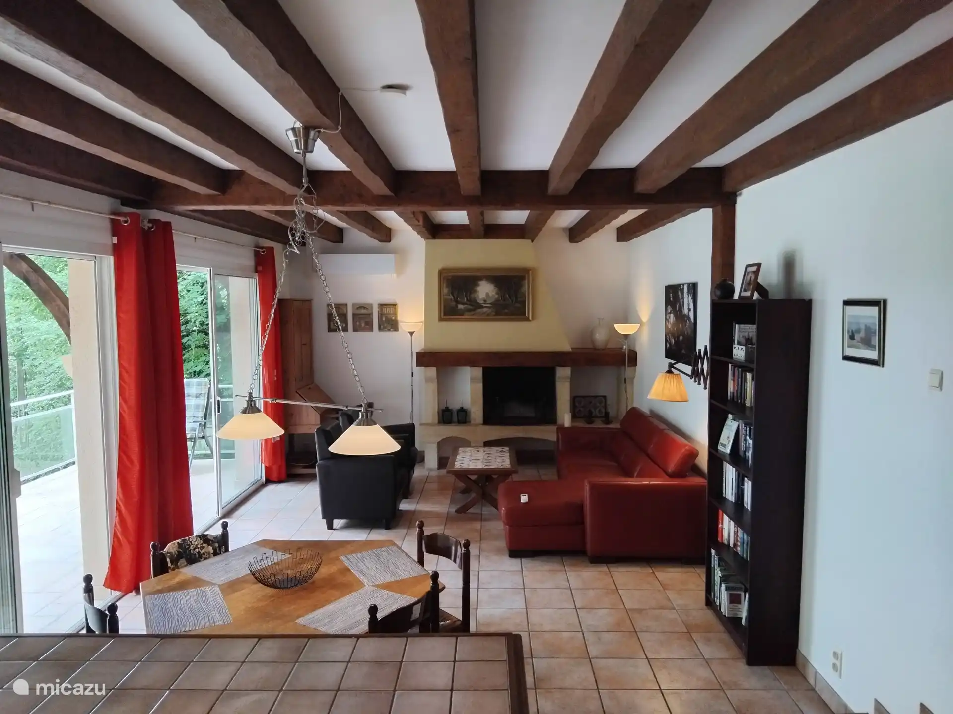 Salón visto desde la cocina (3 escalones arriba)