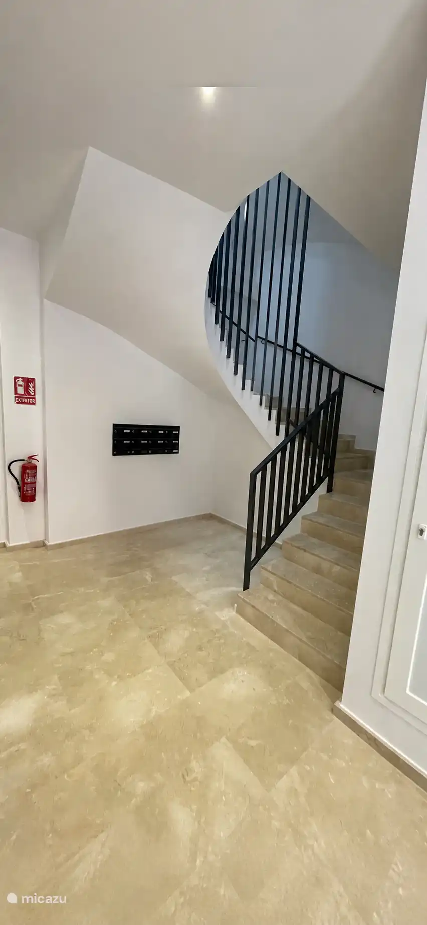 Central hall apartment complex
